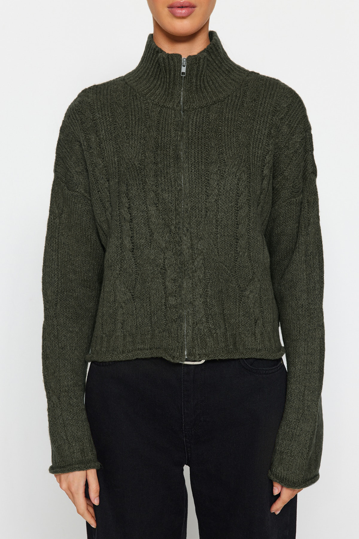 Trendyolmilla  Haki Crop Yumuşak Dokulu Fermuarlı Saç Örgülü Triko Hırka TWOAW24HI00202 - Görsel 4