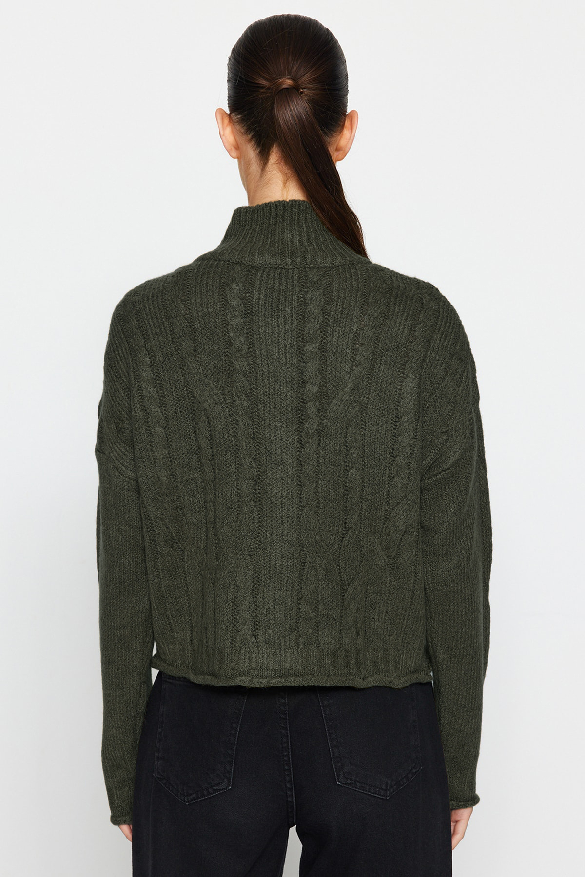 Trendyolmilla  Haki Crop Yumuşak Dokulu Fermuarlı Saç Örgülü Triko Hırka TWOAW24HI00202 - Görsel 6