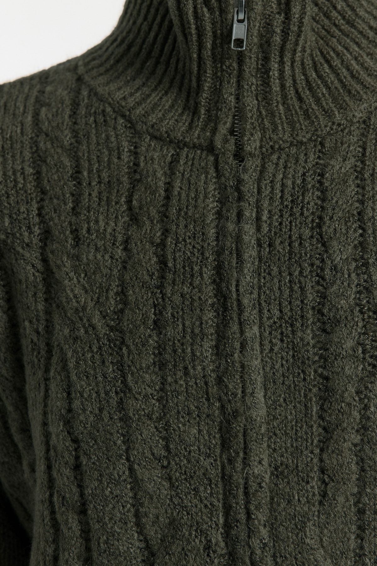 Trendyolmilla  Haki Crop Yumuşak Dokulu Fermuarlı Saç Örgülü Triko Hırka TWOAW24HI00202 - Görsel 5