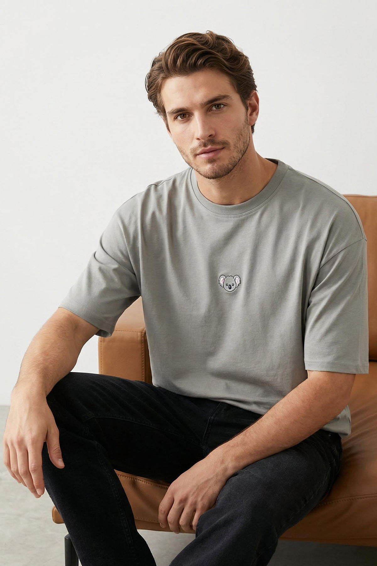 Trendyolmilla  Gri Oversize/Geniş Kesim Koala Nakışlı %100 Pamuklu T-Shirt TMNSS23TS00243