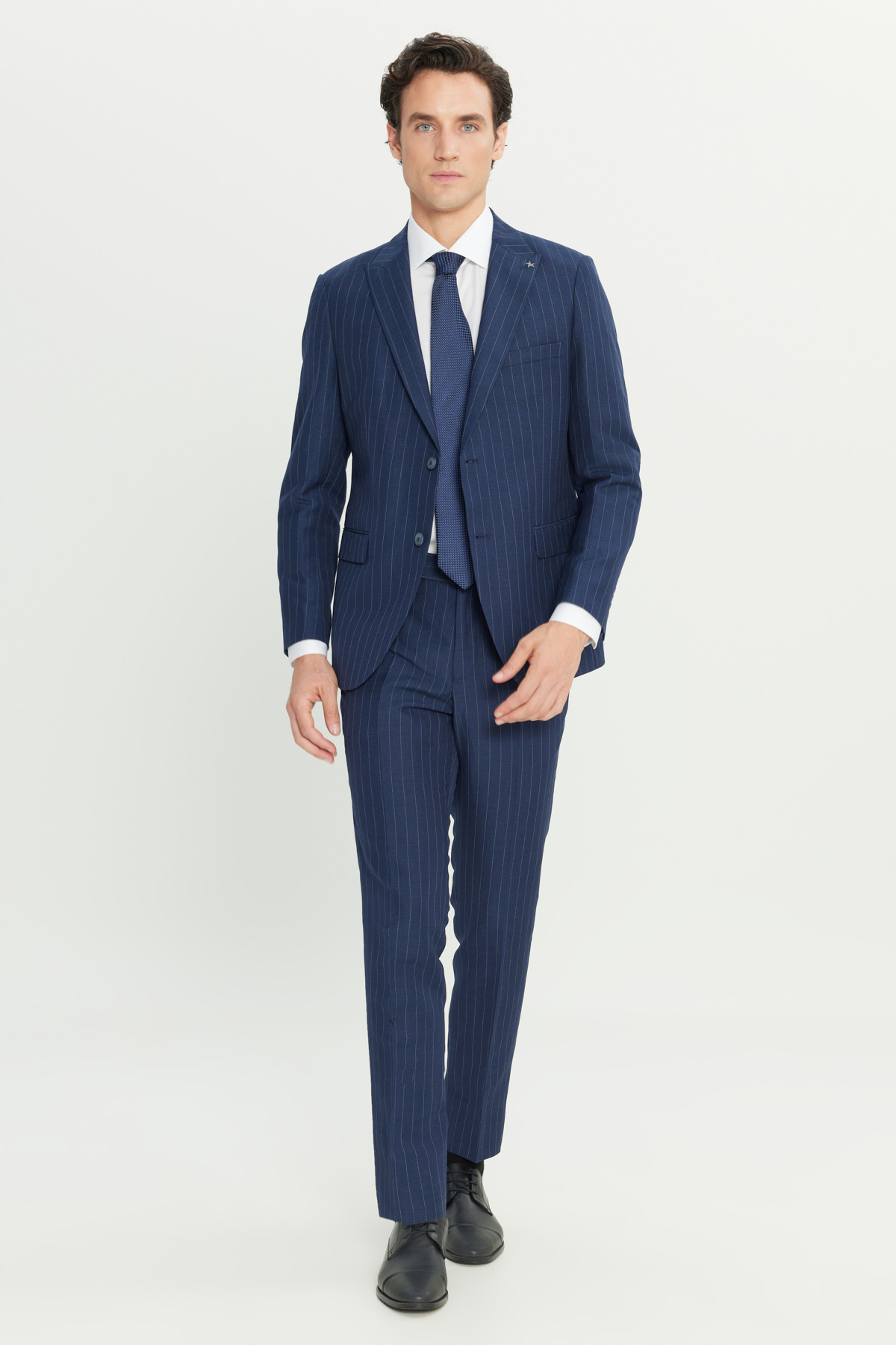 ALTINYILDIZ CLASSICS Erkek Lacivert Keten Slim Fit Dar Kesim Kırlangıç Yaka Çizgili Kapak Cepli Takım Elbise görsel 5