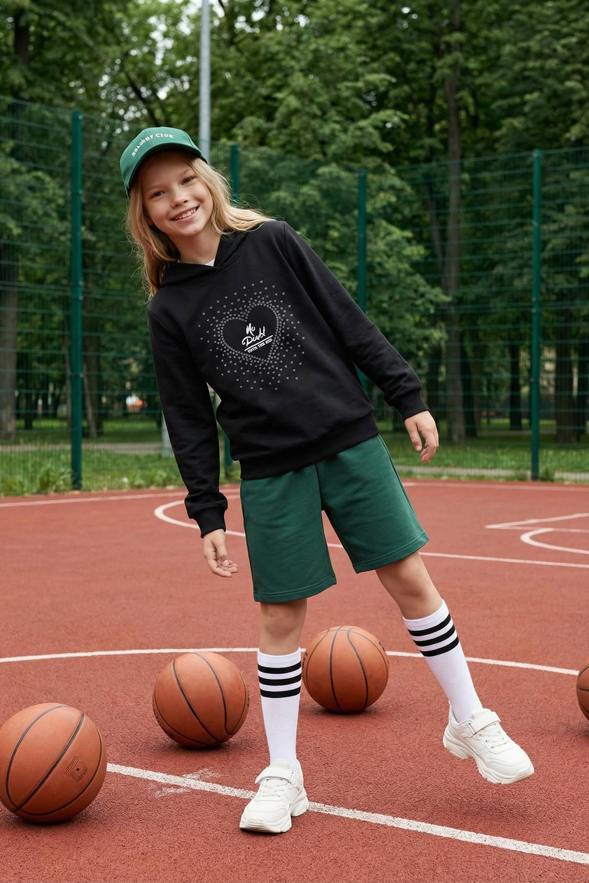 Trendyolmilla Kids Siyah Kız Çocuk Kalp Pamuklu Örme Sweatshirt TKDAW25SW00012