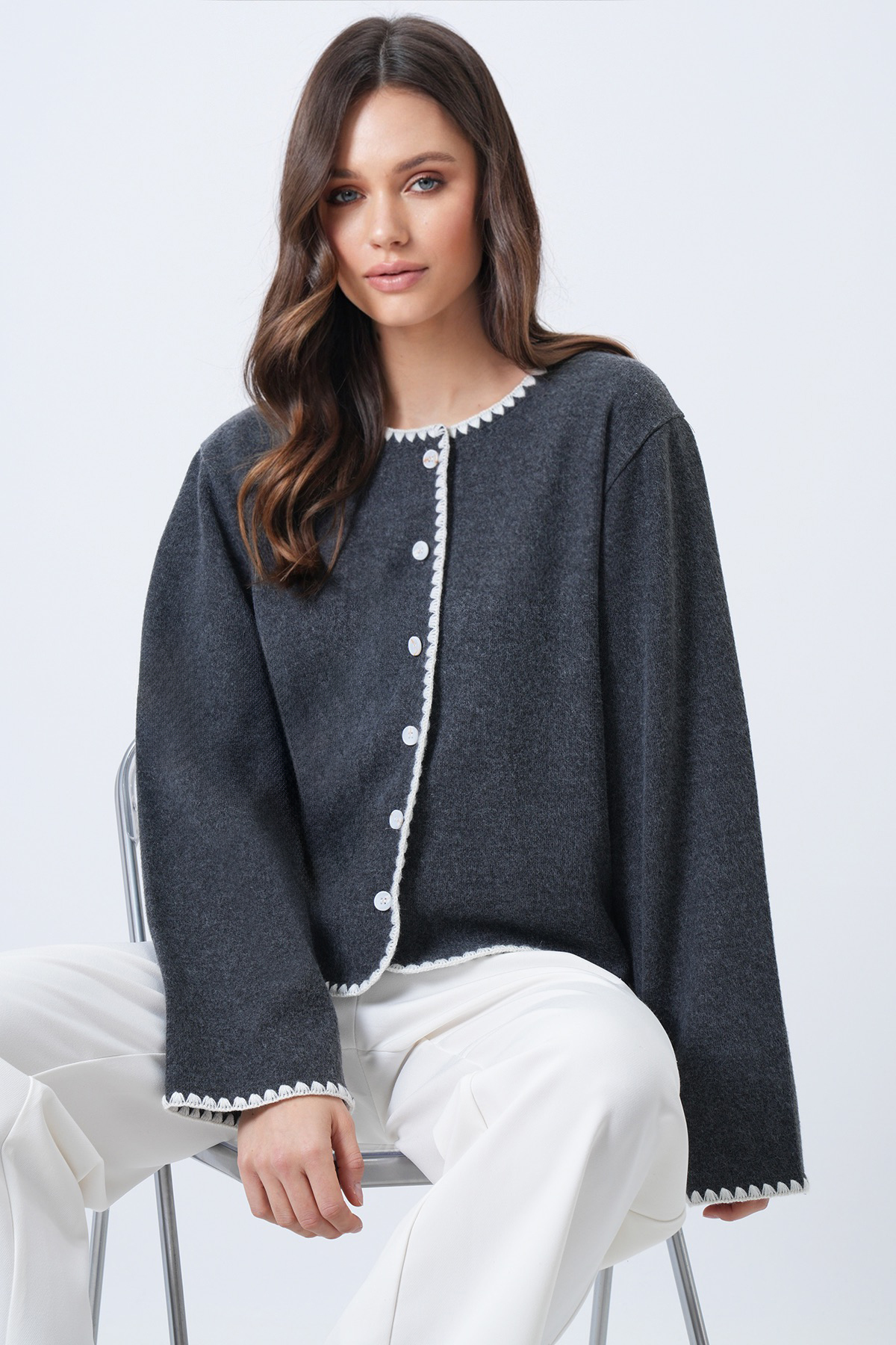 Trend Alaçatı Stili  Kadın Antrasit Bisiklet Yaka Nakış Detaylı Triko Hırka ALC-X14706