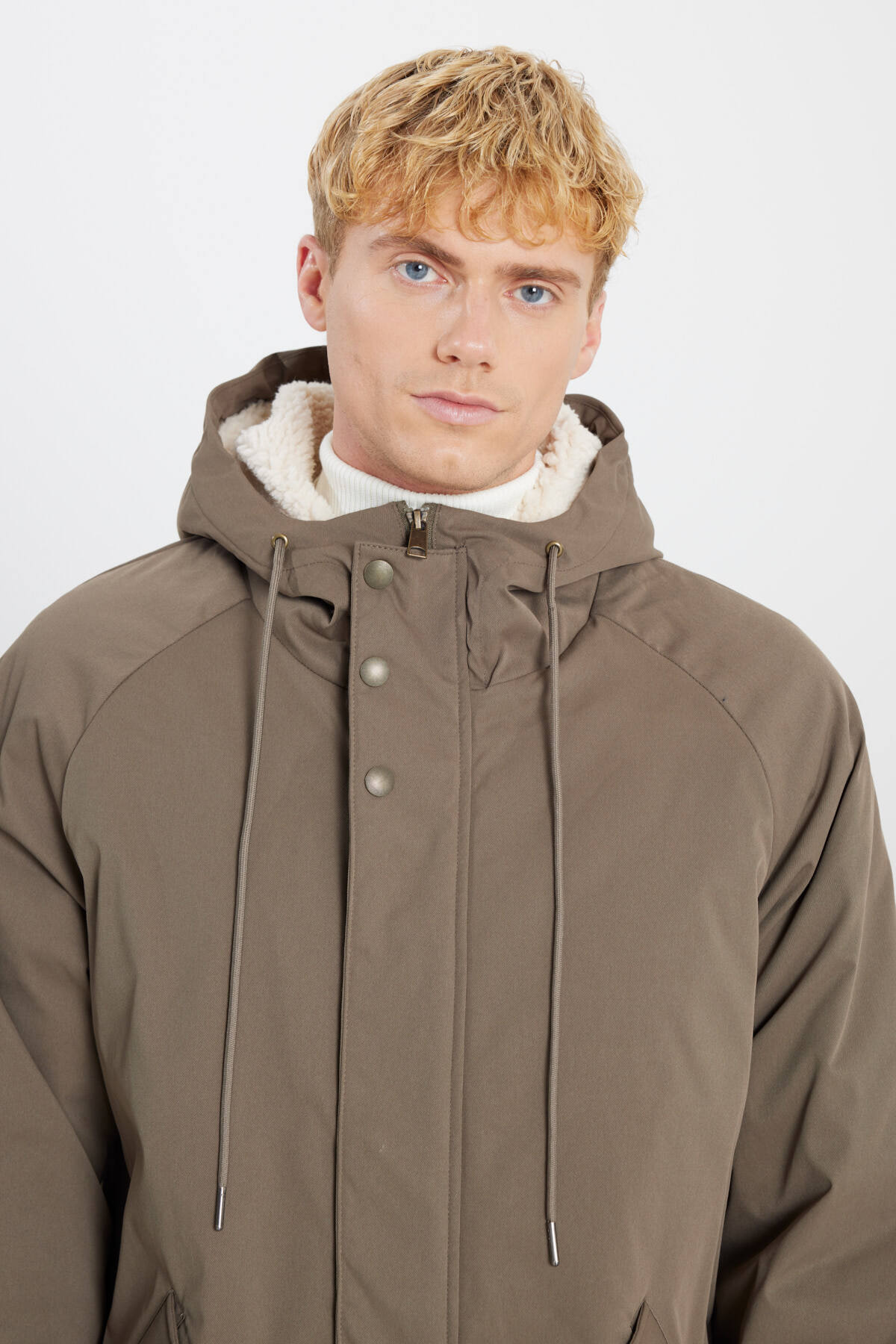 AC&Co / Altınyıldız Classics  Erkek Haki Soğuk Geçirmez Mont Kaban Standart Fit Normal Kesim Kapüşonlu Dik Yaka Yan Cepli - Görsel 10