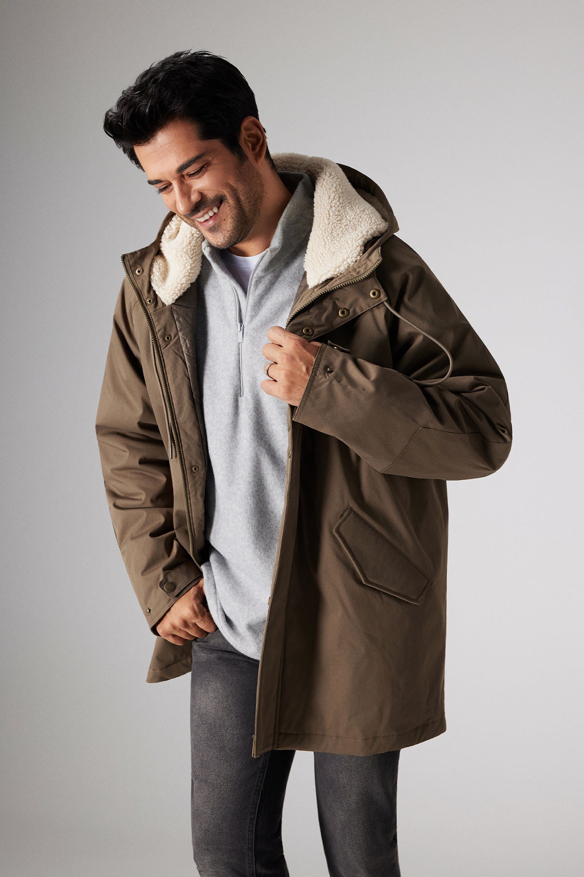 AC&Co / Altınyıldız Classics  Erkek Haki Soğuk Geçirmez Mont Kaban Standart Fit Normal Kesim Kapüşonlu Dik Yaka Yan Cepli - Görsel 4