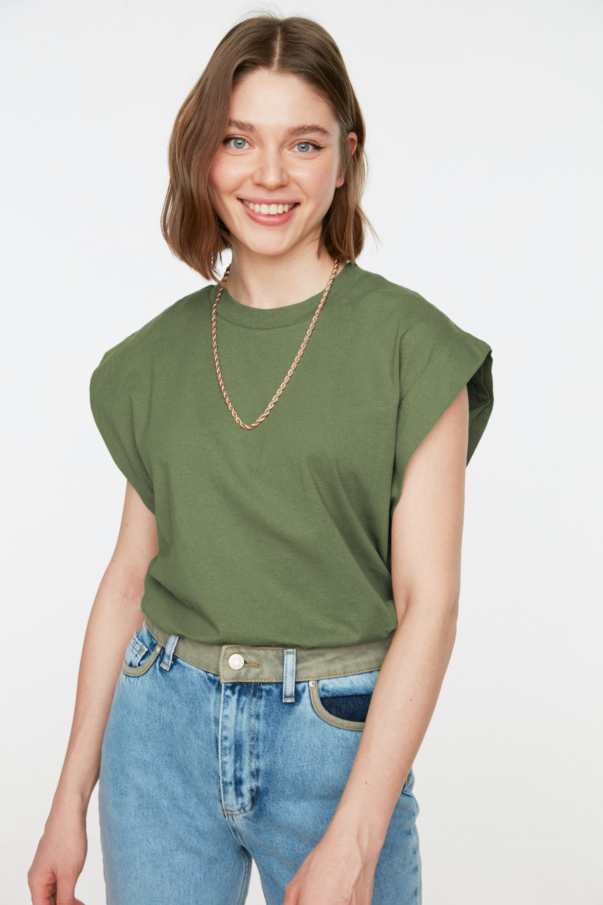 Trendyol Kollektion Khakifarbenes Basic-Strick-T-Shirt mit Rundhalsausschnitt...
