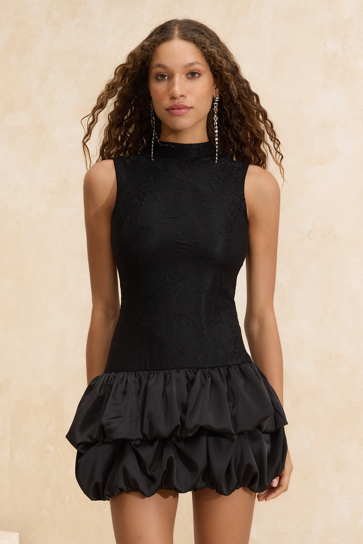 Trendyolmilla  Siyah Balon Etek Detaylı Dantel Mini Astarlı Şık/Gece Elbise TPRSS26EL00016