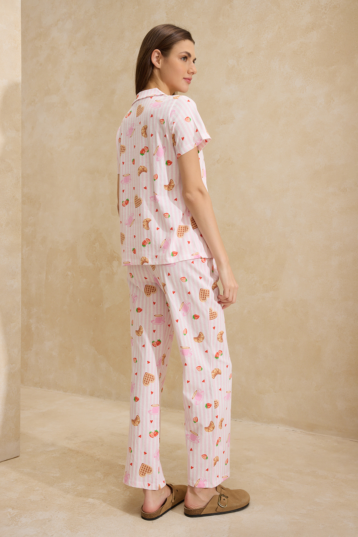 Trendyolmilla  Pembe-Çok Renkli %100 Pamuklu Eğlence Desenli Örme Pijama Takımı THMSS26PT00008 - Görsel 4