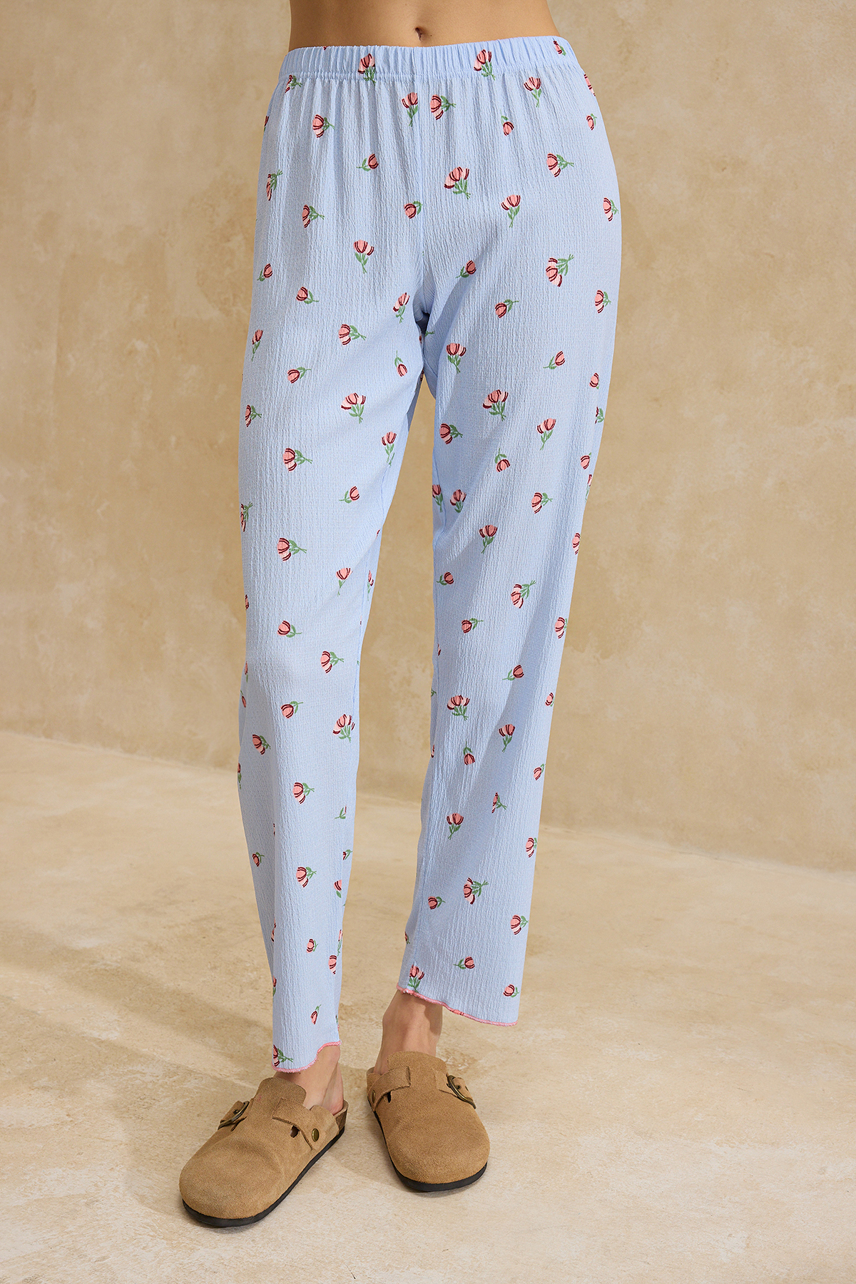 Trendyolmilla  Mavi Çiçekli Dantel Detaylı Bürümcük Dokulu Örme Pijama Takımı THMSS26PT00011 - Görsel 3