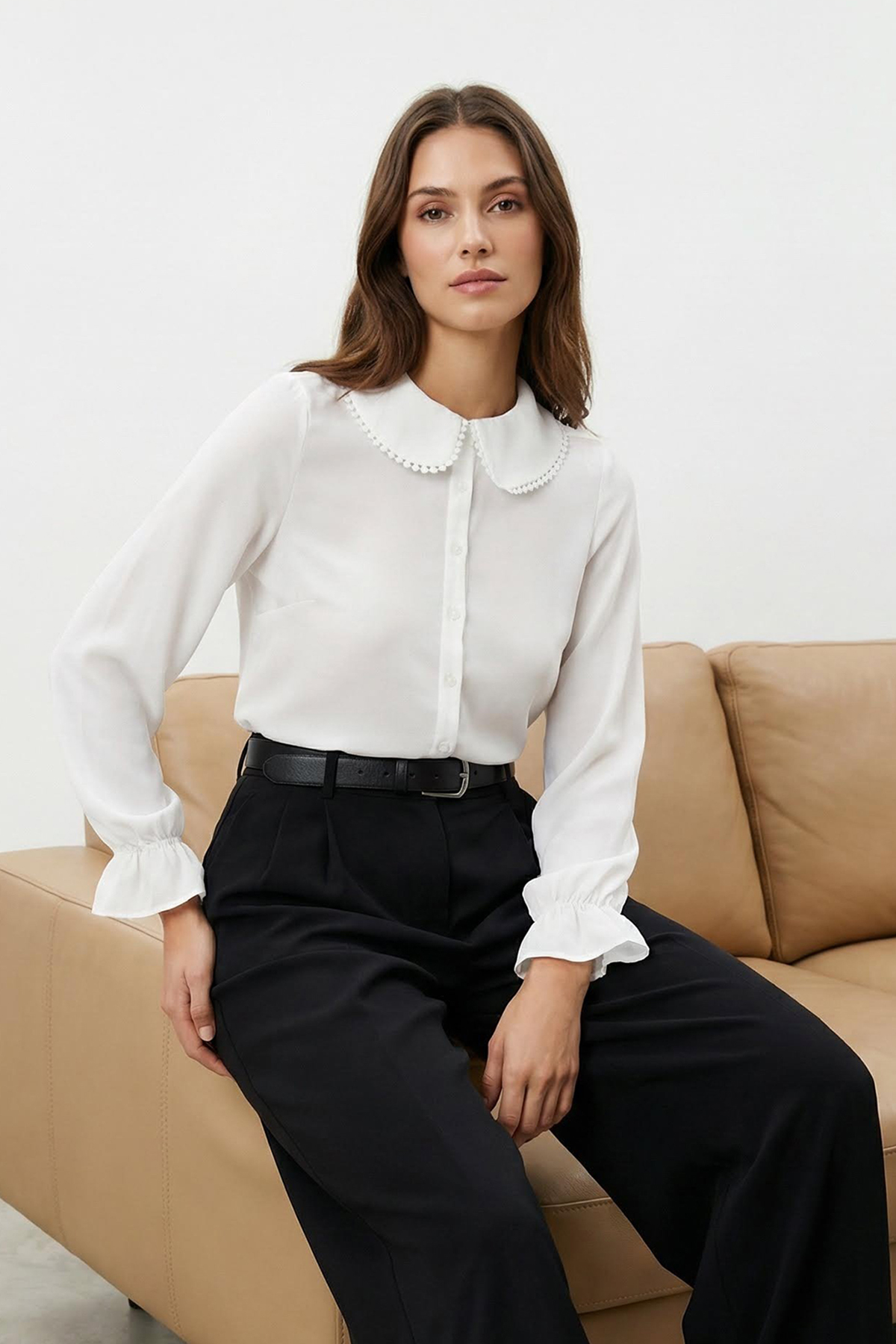 Trendyolmilla  Beyaz Bebe Yaka Ponpon Detaylı Regular Normal Kalıp Dokuma Gömlek TWOAW21GO0717