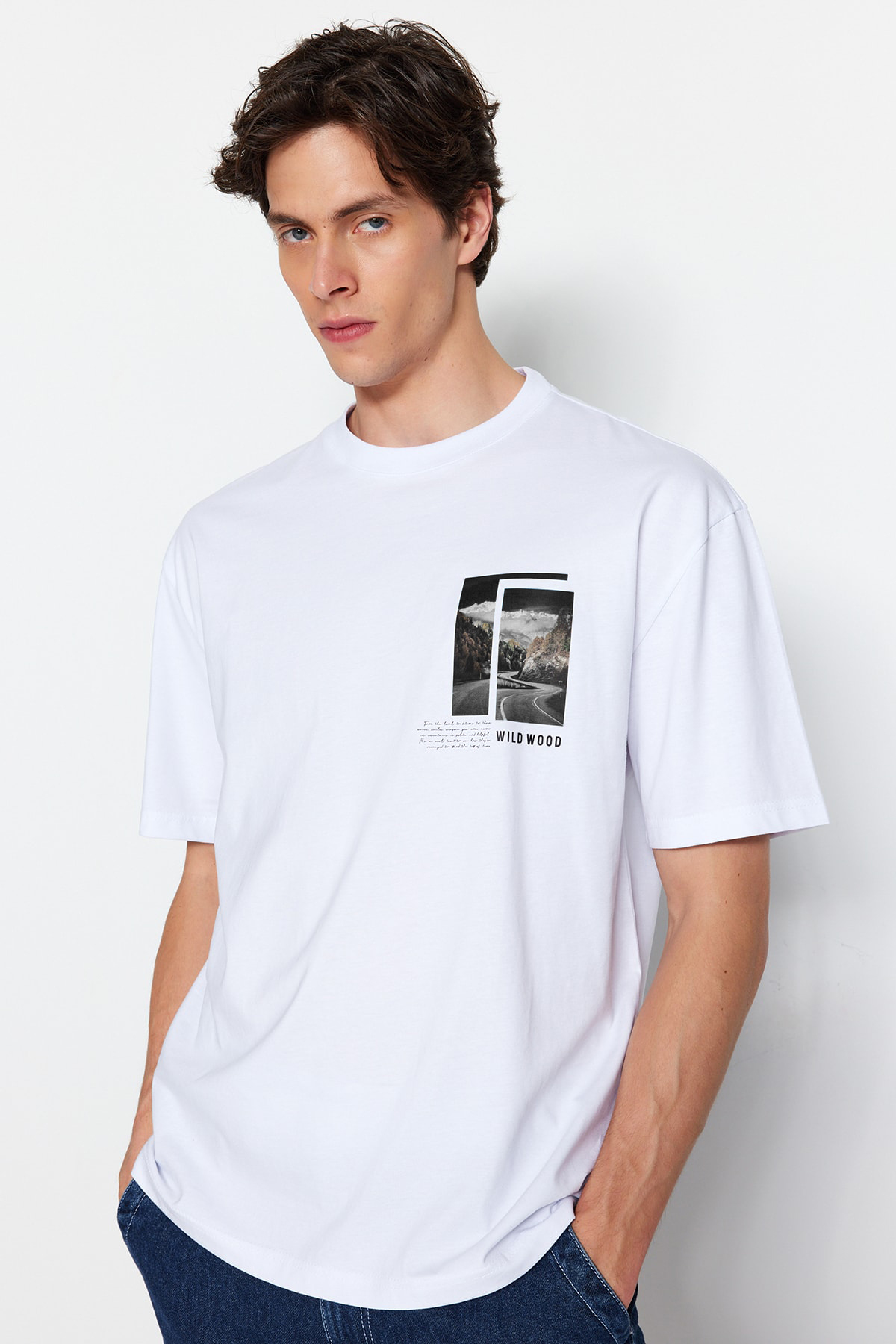 Trendyolmilla Man Beyaz Oversize/Geniş Kesim Kısa Kol Manzara Baskılı %100 Pamuk T-Shirt TMNSS23TS00242
