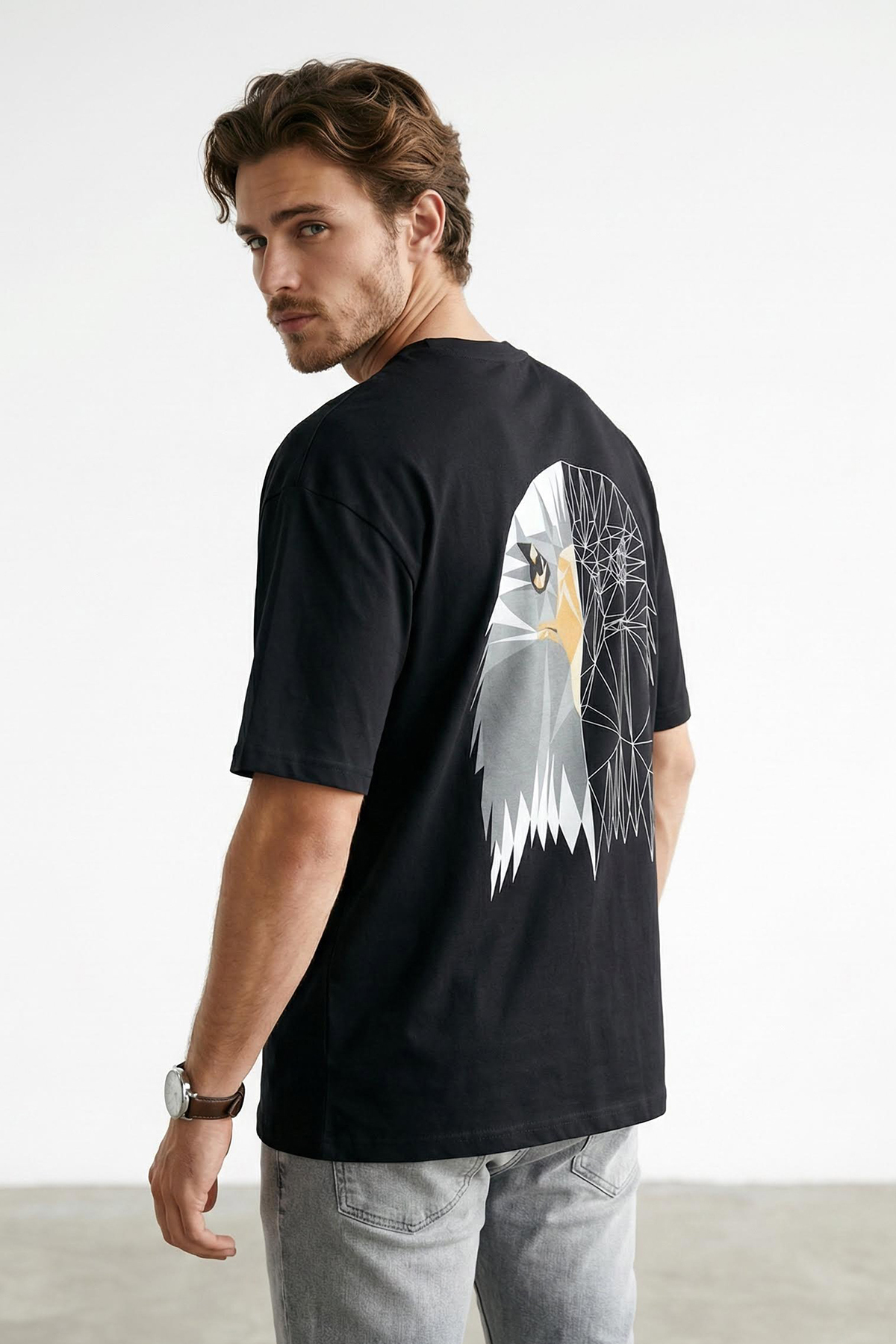 Trendyolmilla Man Siyah Oversize/Geniş Kesim Sırt Kartal Baskılı %100 Pamuk T-Shirt TMNSS25TS00117