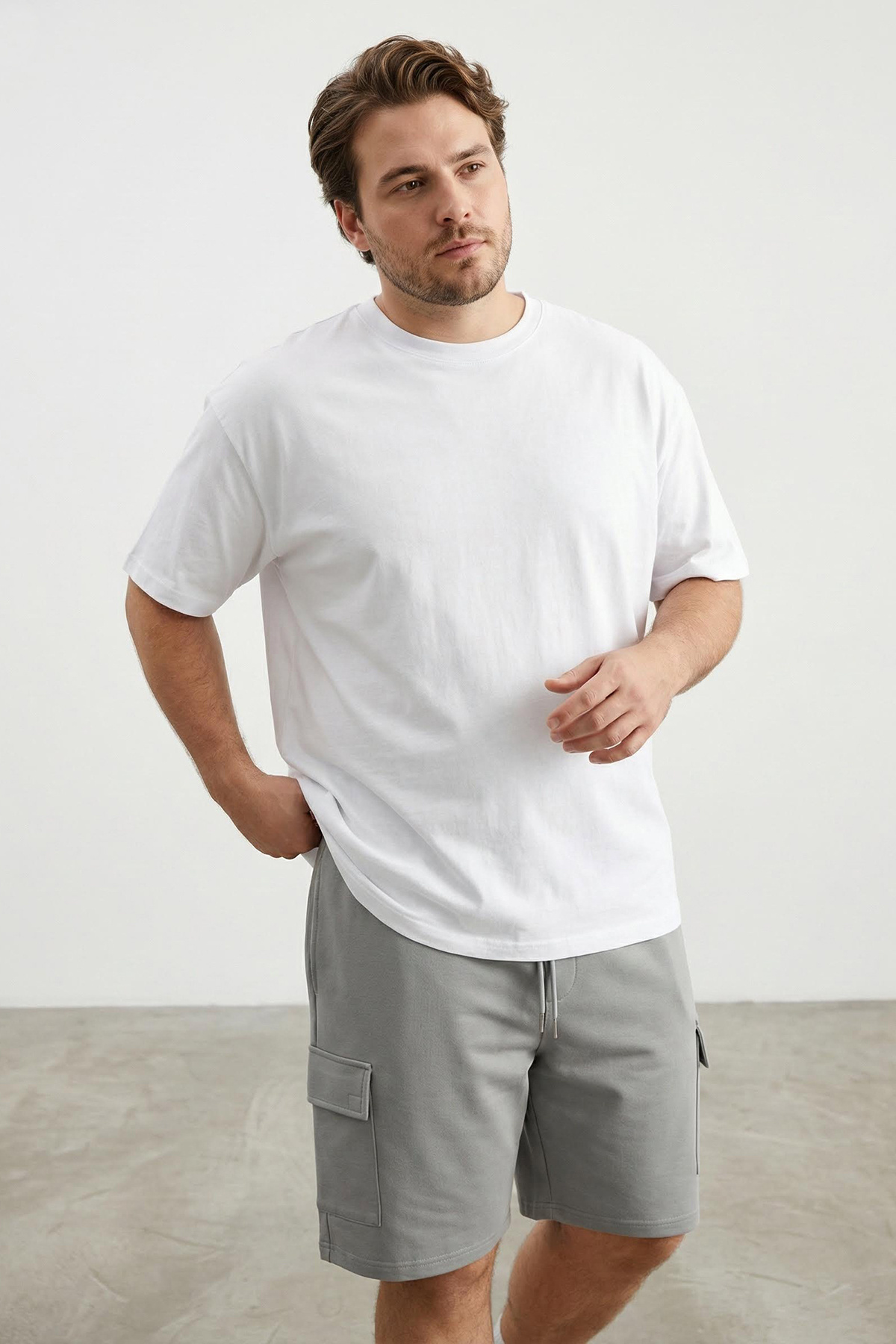Trendyolmilla Man Büyük Beden Gri Oversize/Geniş Kesim Gizli Kordon Lastik Bel Kargo Cep Etiketli Şort TMNSS25AP00005