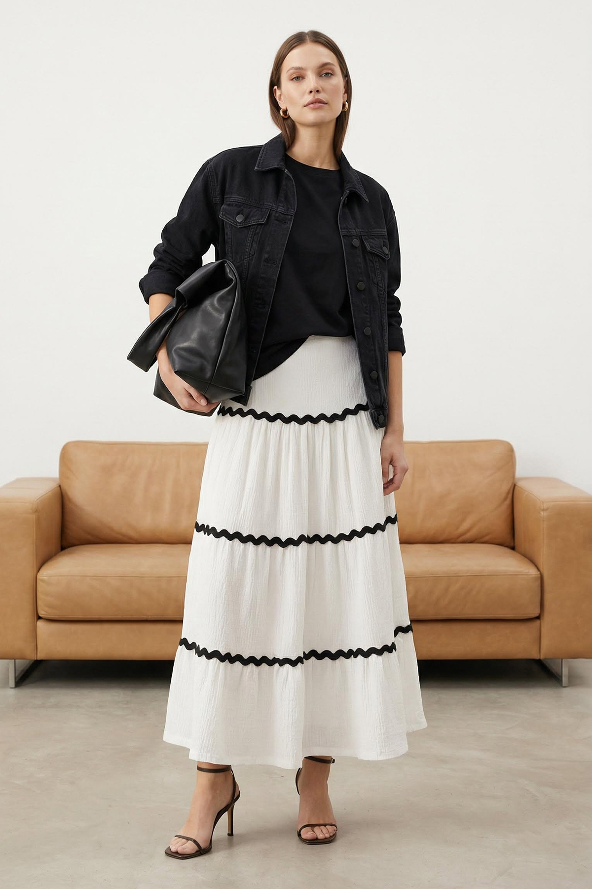 Trendyolmilla  Beyaz Su yolu Biye Detaylı Kloş Bürümcük Örme Etek TWOSS25ET00008