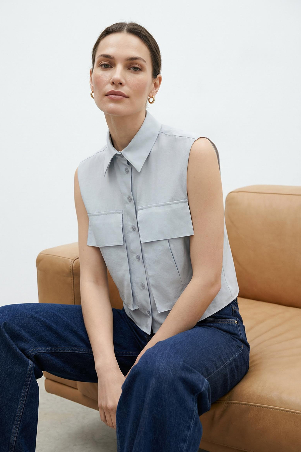 Trendyolmilla  Açık Mavi Utility Cep Detaylı Sıfır Kol Regular kalıp Dokuma Gömlek TWOSS25GO00041 - Görsel 3