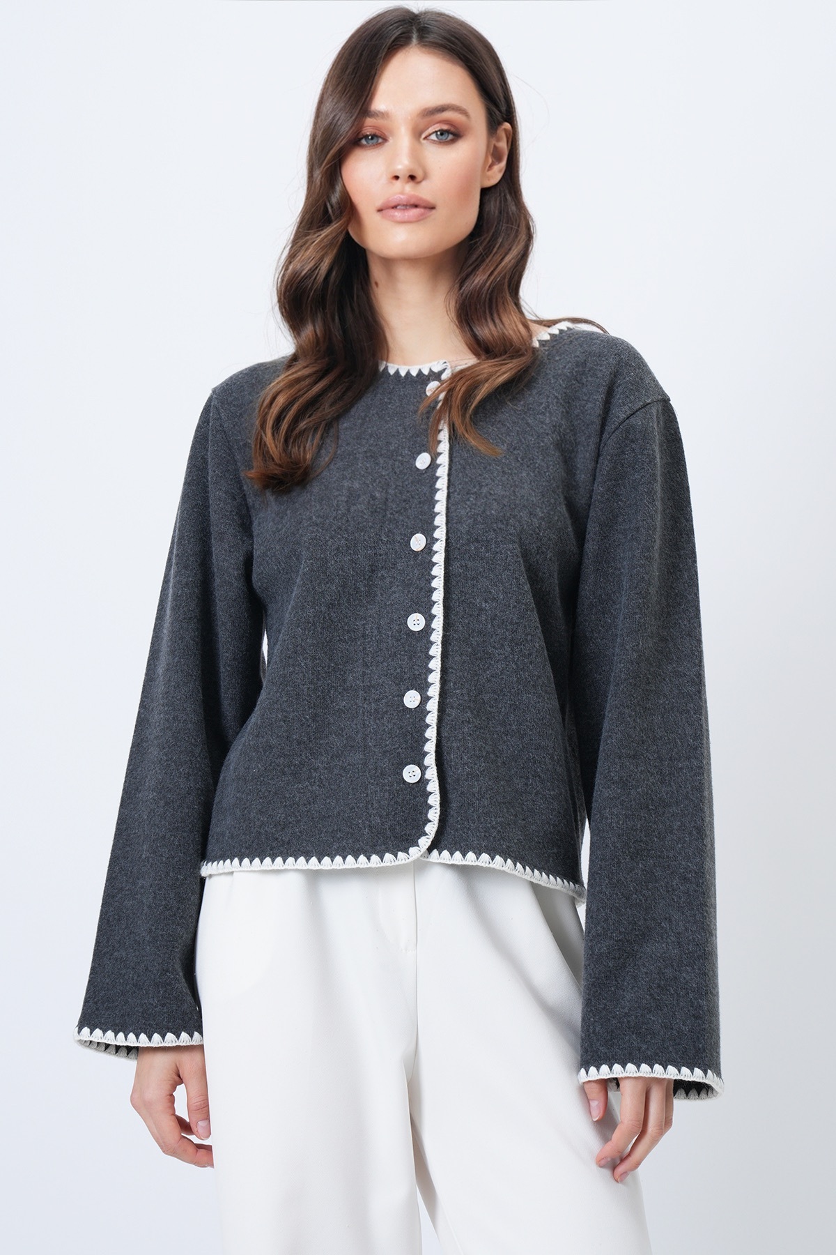 Trend Alaçatı Stili  Kadın Antrasit Bisiklet Yaka Nakış Detaylı Triko Hırka ALC-X14706 - Görsel 2