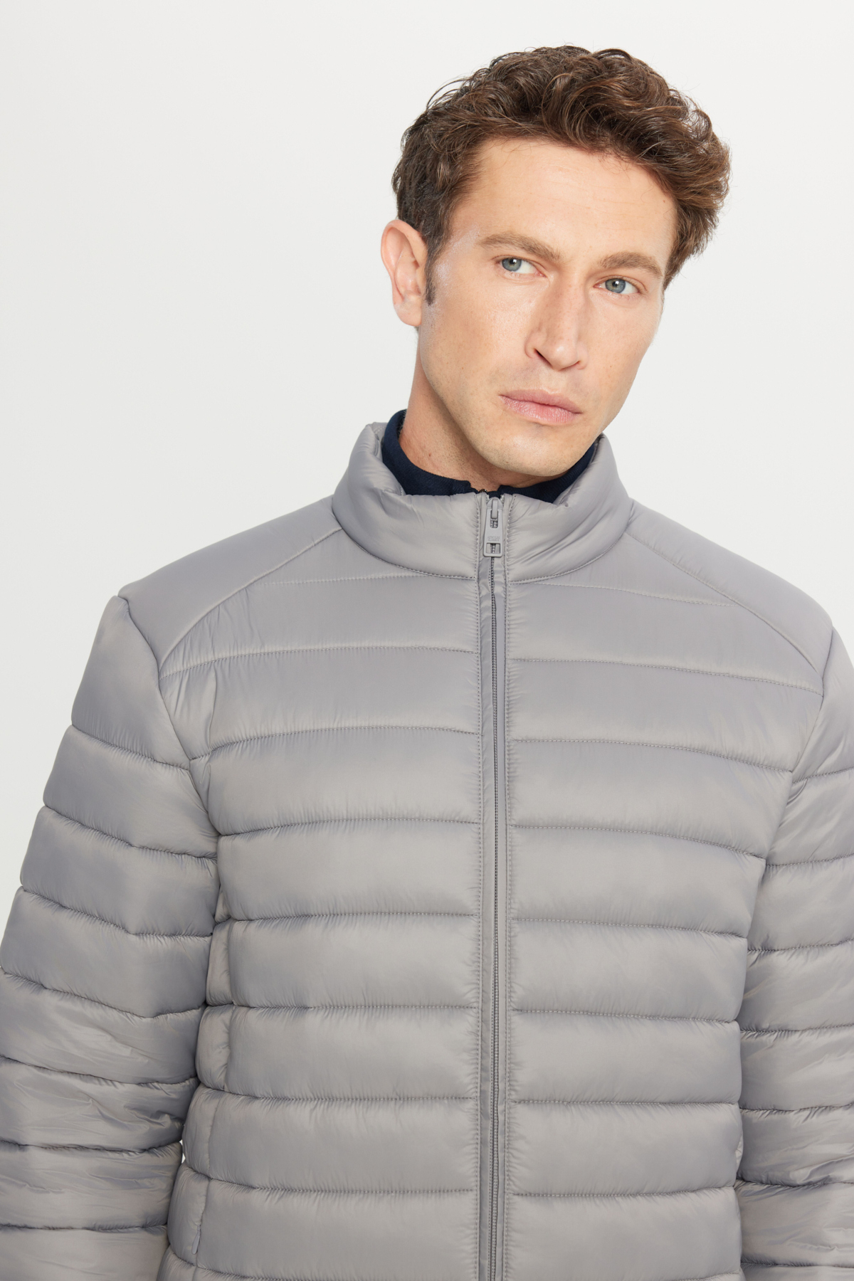 AC&Co / Altınyıldız Classics  Rüzgar Geçirmez Sıcak Tutan Ultra Hafif Standart Fit Gri Şişme Erkek Mont - Görsel 9