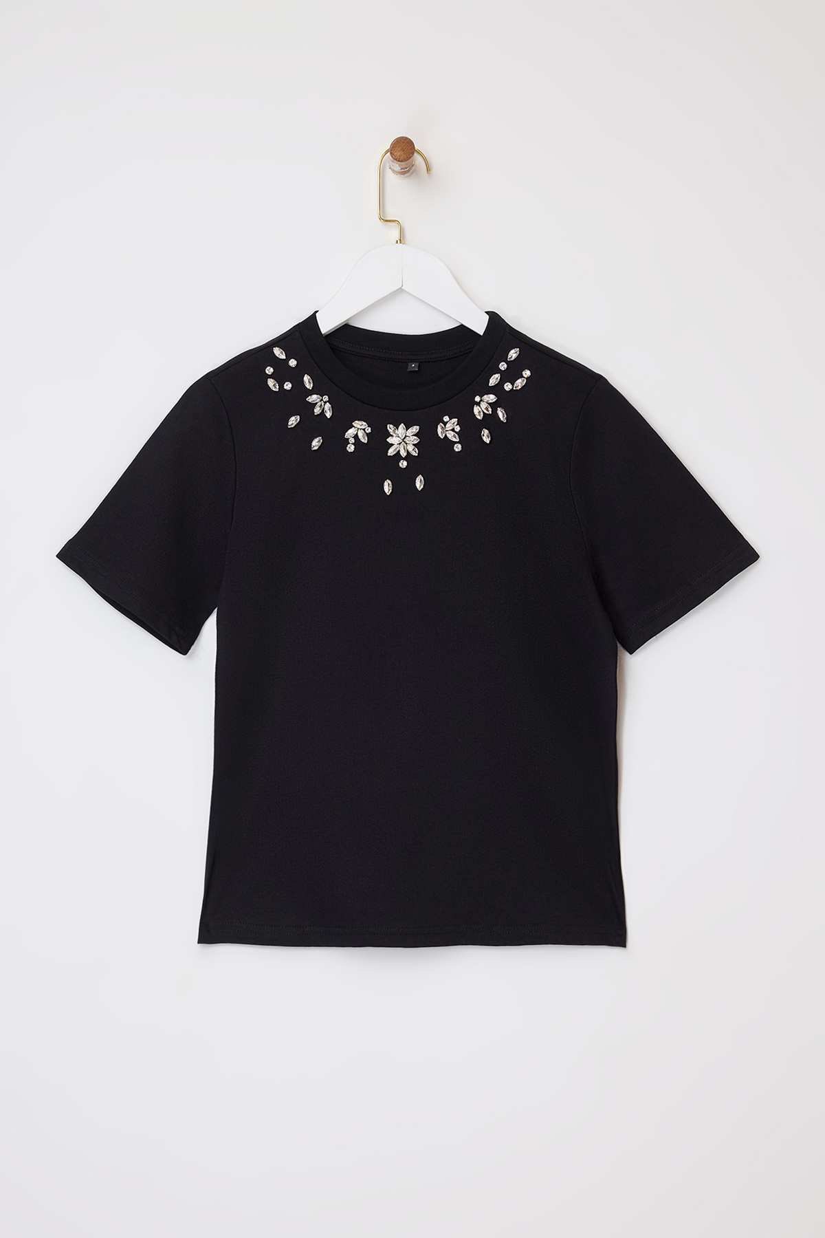 Trendyolmilla  Siyah Regular/Normal Kalıp Aksesuar Detaylı Tok %100 Pamuk Örme T-Shirt TWOSS26TS00007 - Görsel 5