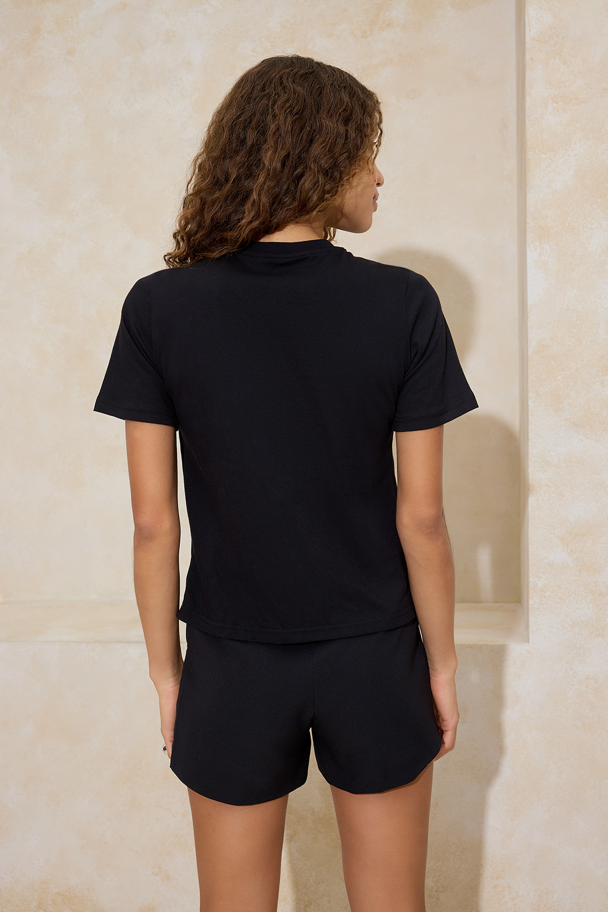 Trendyolmilla  Siyah Regular/Normal Kalıp Aksesuar Detaylı Tok %100 Pamuk Örme T-Shirt TWOSS26TS00007 - Görsel 4