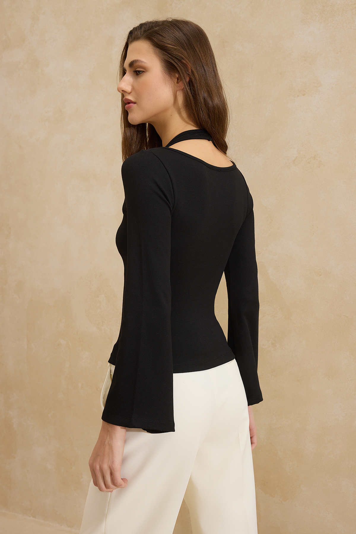 Trendyolmilla  Siyah Fitted/Vücuda Oturan Kayık Yaka Aksesuar Detaylı Pamuk Ribana Örme Bluz TWOSS26BZ00222 - Görsel 4