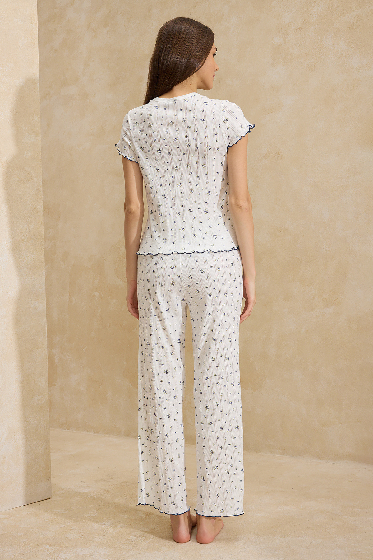 Trendyolmilla  Beyaz %100 Pamuklu Çiçekli Baby Overloklu Fitilli/Pointel Örme Pijama Takımı THMSS26PT00012 - Görsel 7
