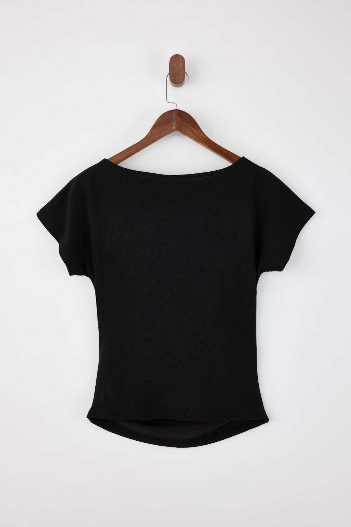 Trendyolmilla  Siyah Fitted/Vücuda Oturan Kayık Yaka Düşük Kol Kısa Kollu Scuba Krep Örme Bluz TWOSS26BZ00080 - Görsel 6