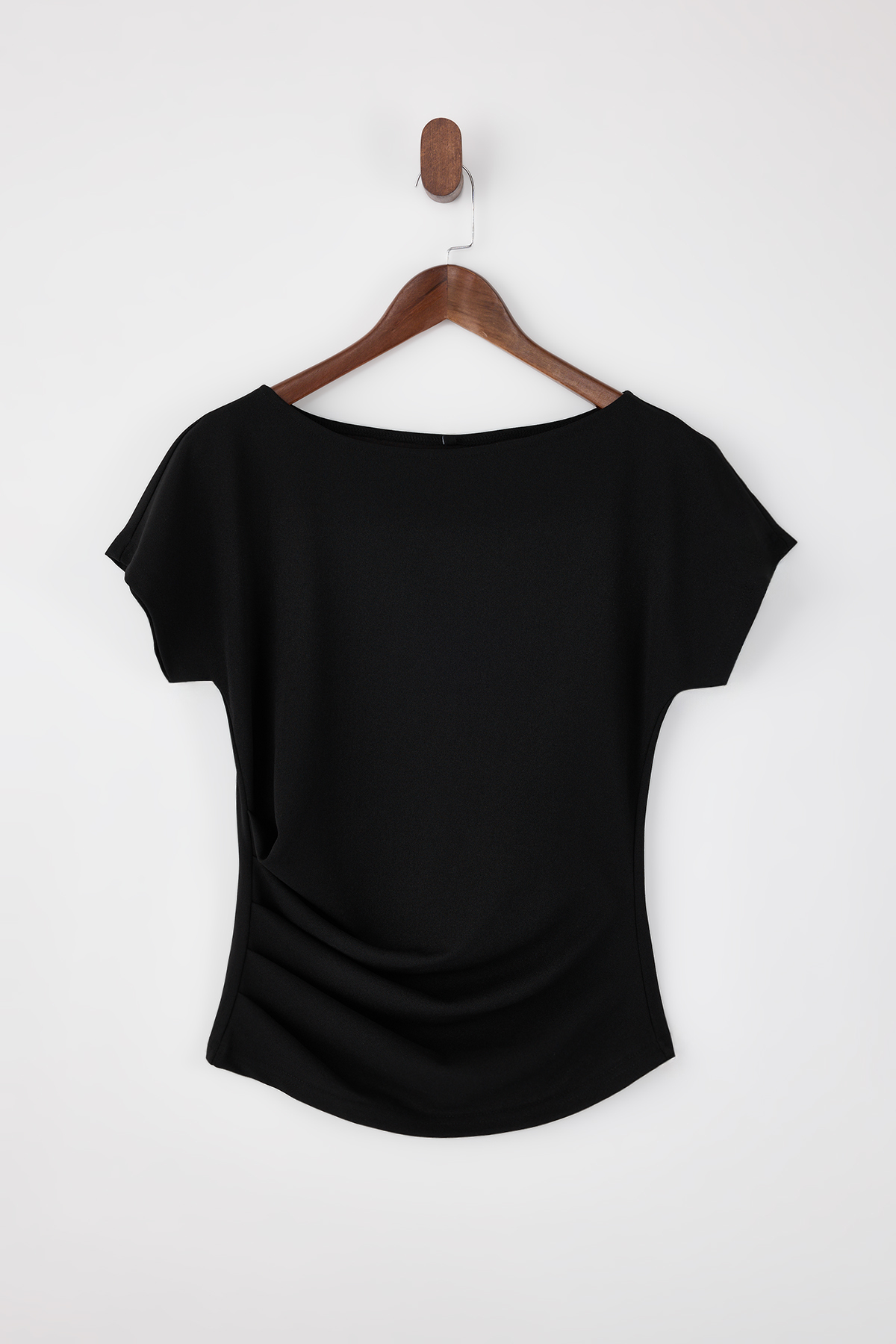 Trendyolmilla  Siyah Fitted/Vücuda Oturan Kayık Yaka Düşük Kol Kısa Kollu Scuba Krep Örme Bluz TWOSS26BZ00080 - Görsel 5