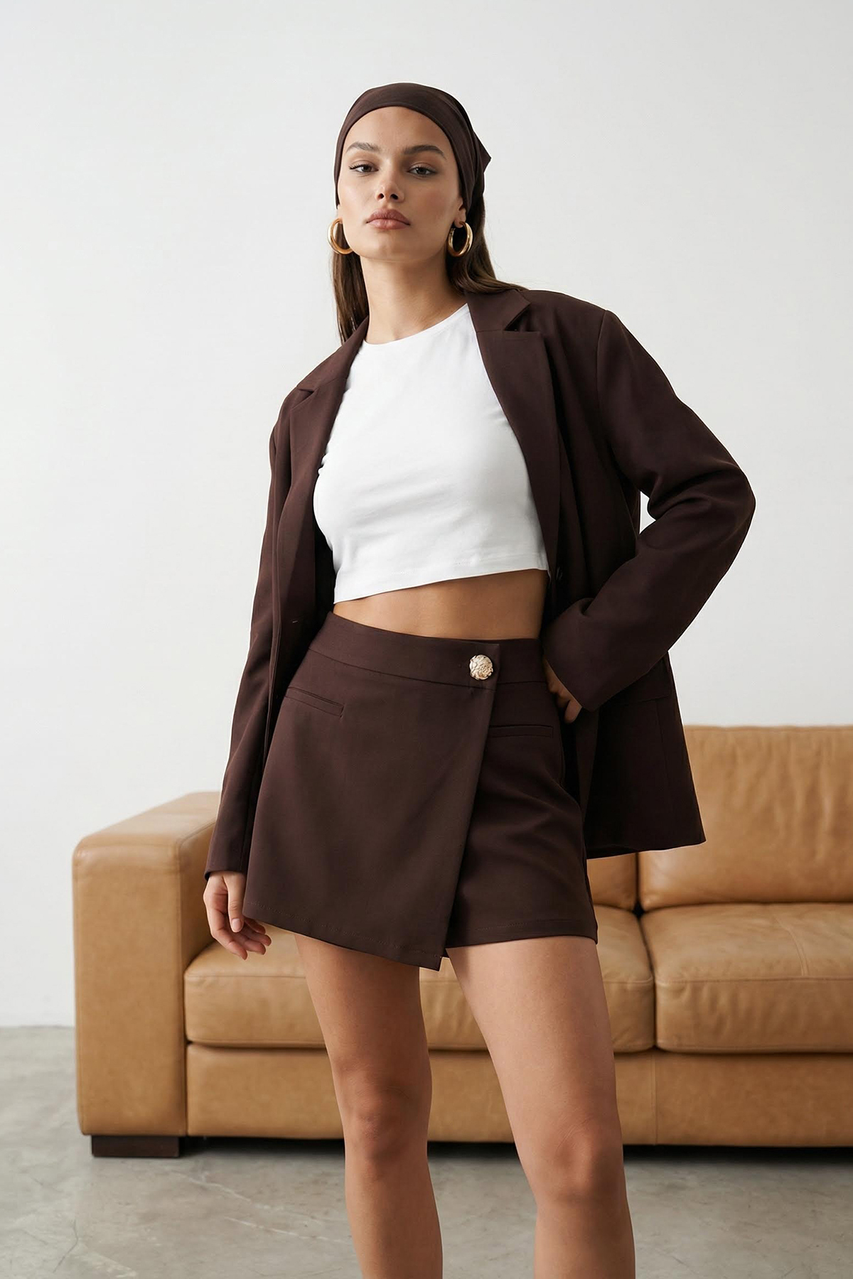 Trendyolmilla  Koyu Kahverengi Düğme Detaylı Mini Şort Etek Şort & Bermuda TWOAW26SR00027