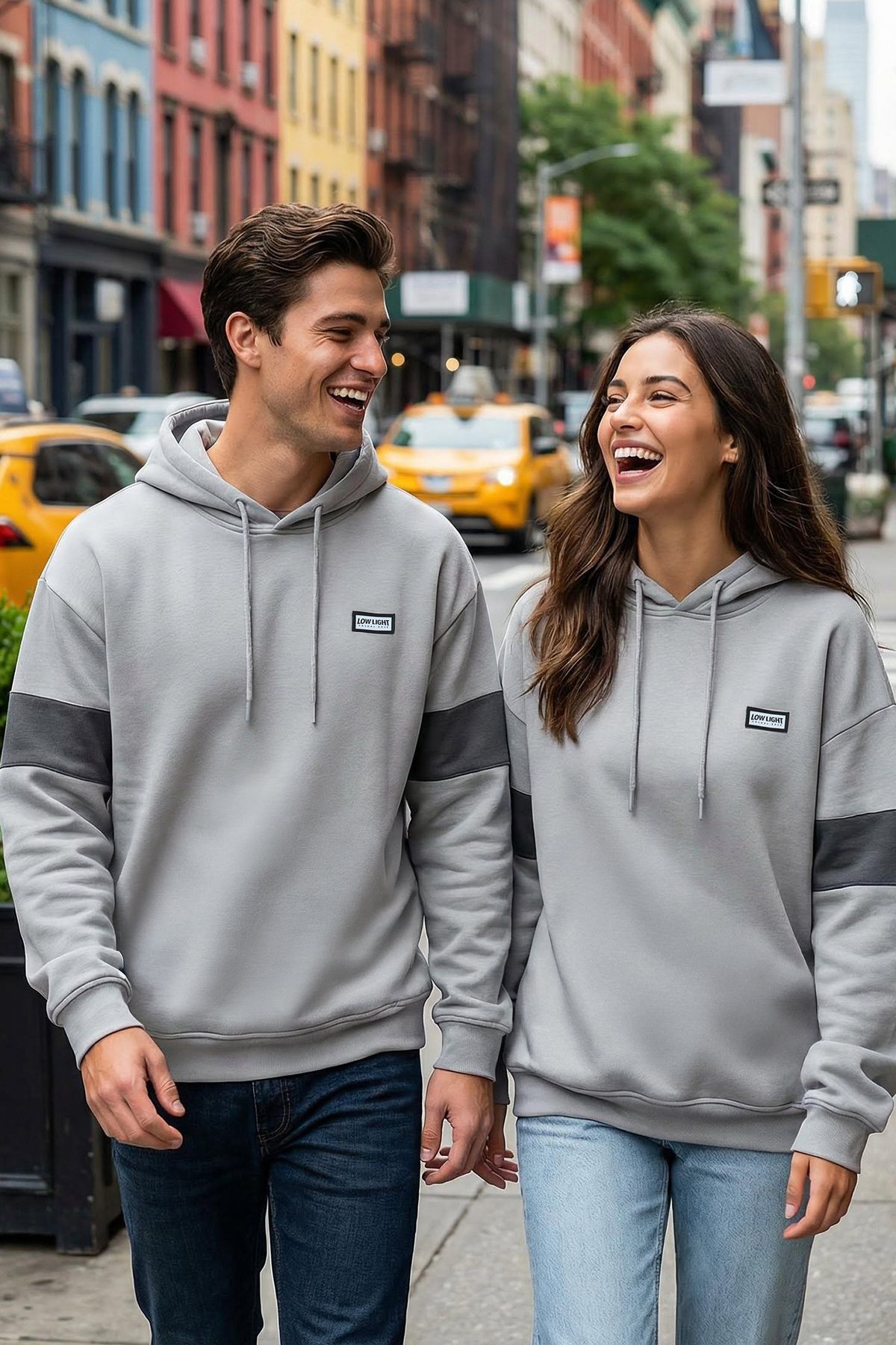 Trendyolmilla  Gri Oversize/Geniş Kesim Etiketli Renk Bloklu İçi Polarlı Sweatshirt TMNAW24SW00128