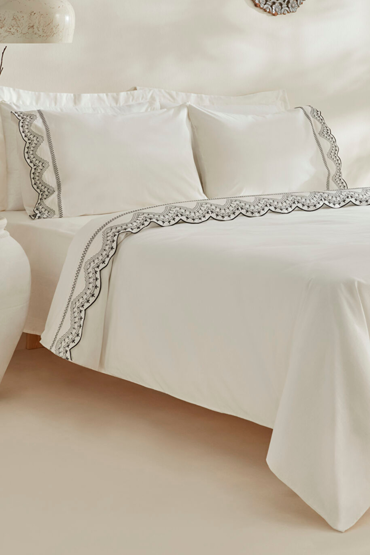 Karaca Home Orvin Çift Kişilik Nakışlı Nevresim Takımı Beyaz 6