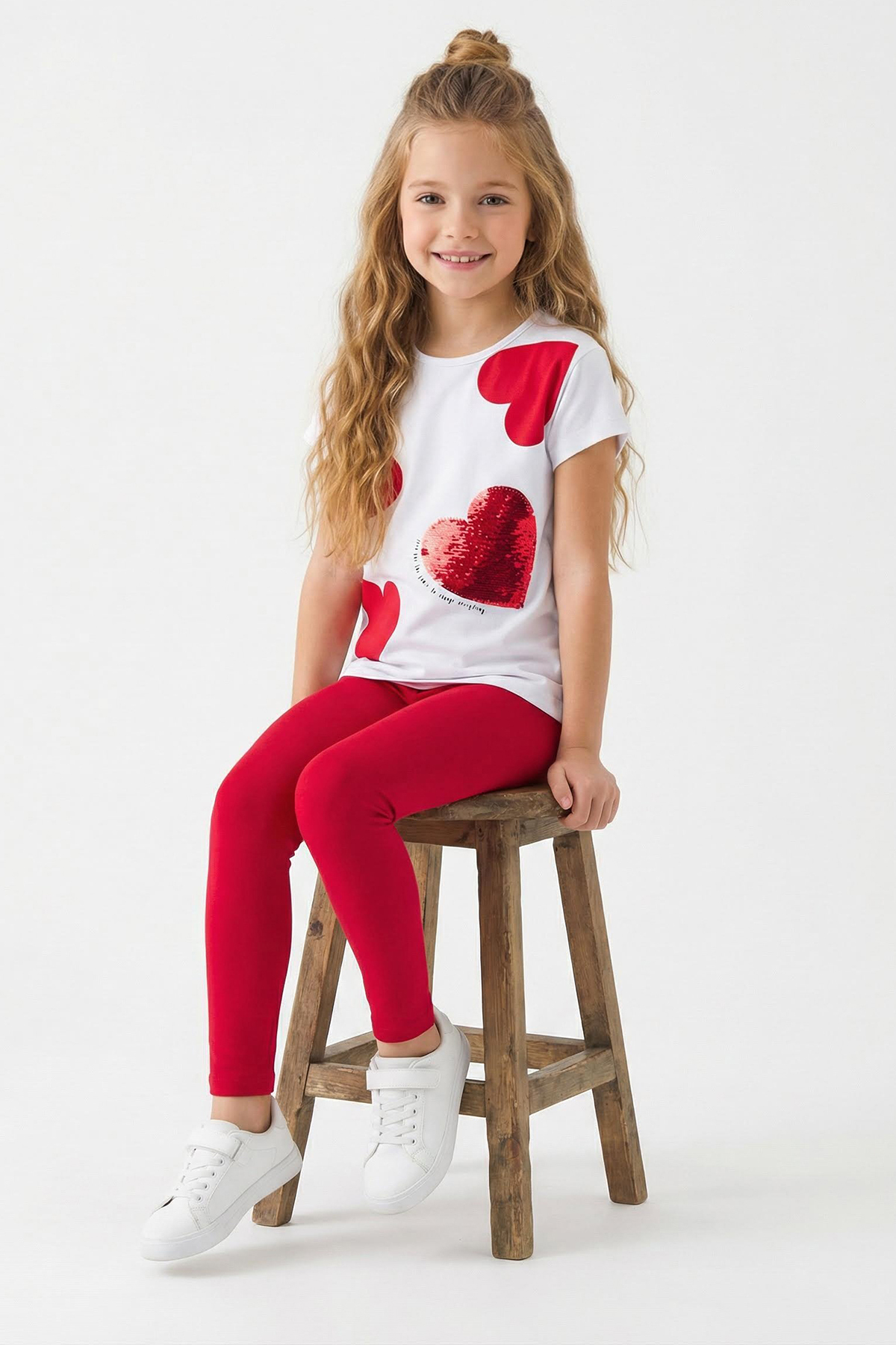 TRENDYOLKIDS Ecru-Baumwoll-T-Shirt mit Herz-Aufdruck, Leggings, gestricktes O...
