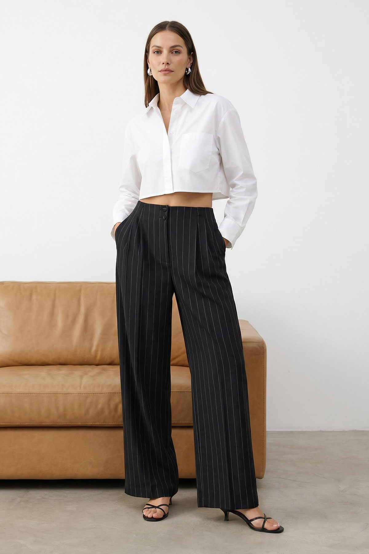 Trendyolmilla  Siyah Çizgili Wide Leg/Geniş Paça Kumaş Pantolon TWOAW26PL00102