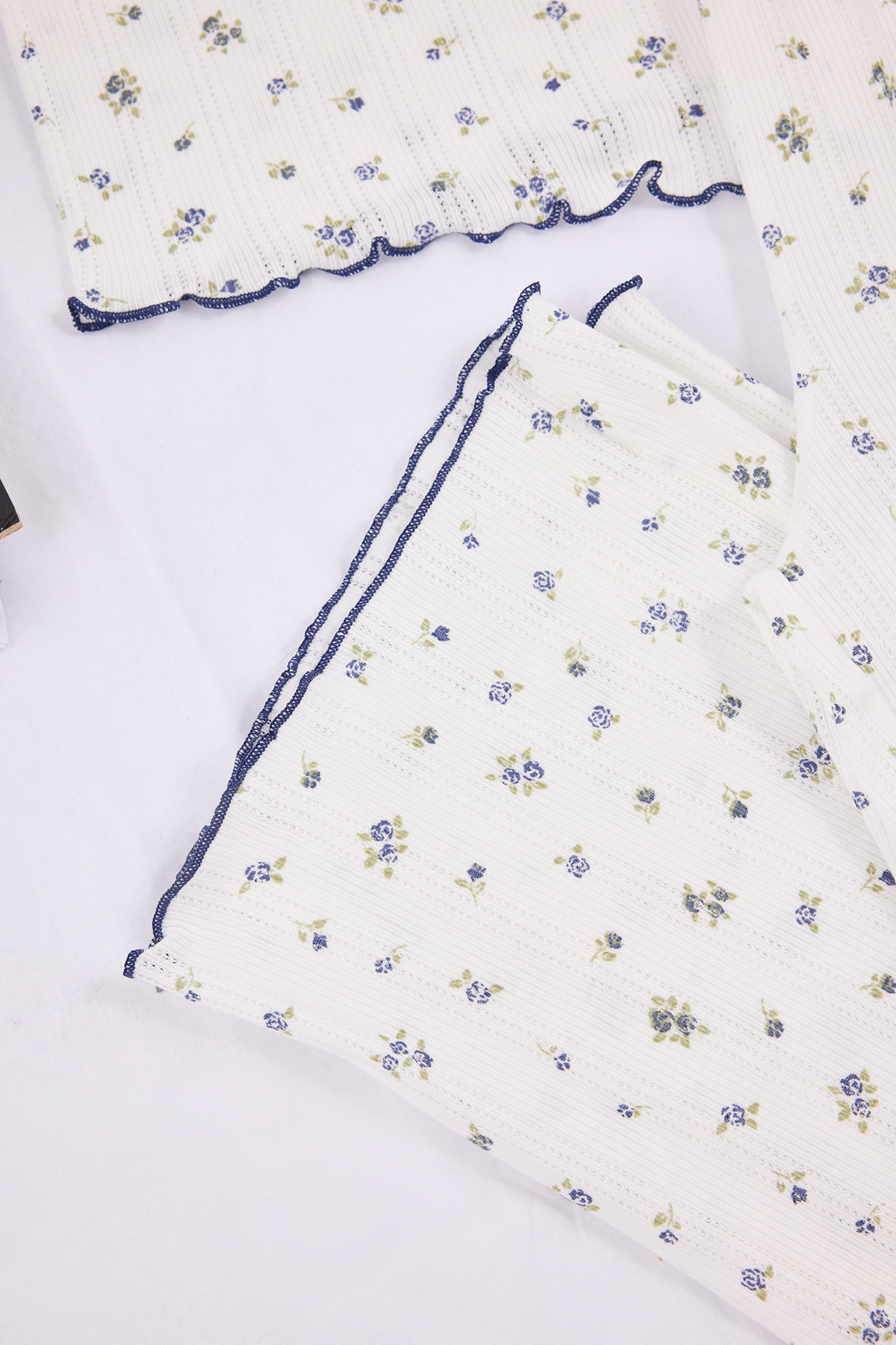 Trendyolmilla  Beyaz %100 Pamuklu Çiçekli Baby Overloklu Fitilli/Pointel Örme Pijama Takımı THMSS26PT00012 - Görsel 9