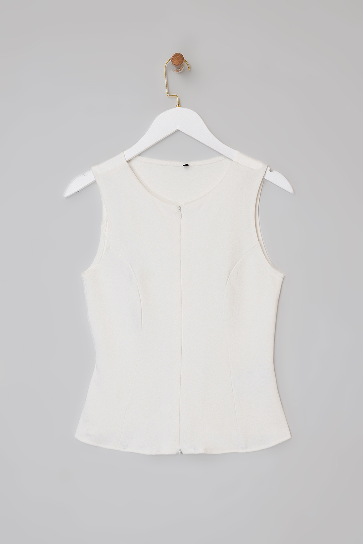 Trendyolmilla  Wardrobe Essentials-Ekru Fitted/Vücuda Oturan Fermuarlı Kolsuz İnterlok Örme Bluz TWOSS26BZ00012 - Görsel 5