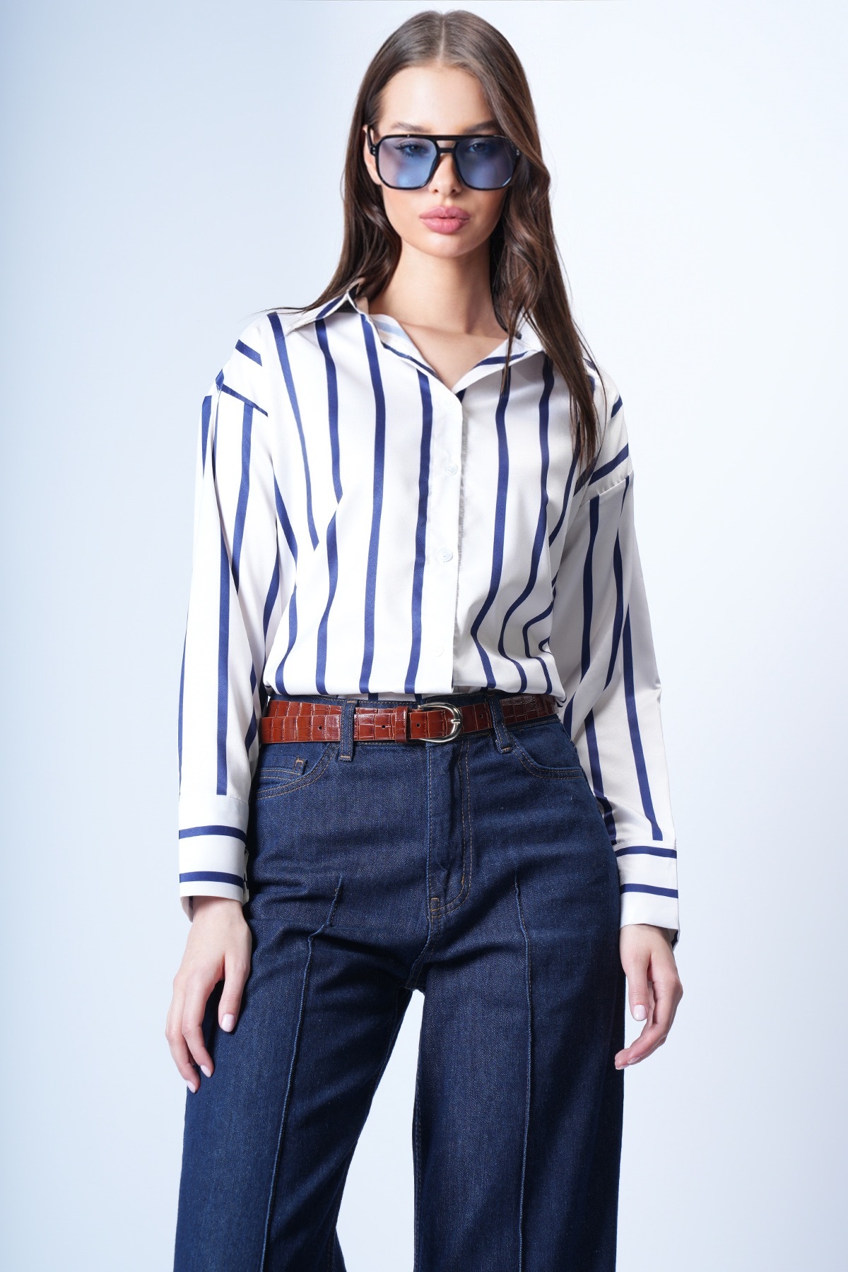 Trend Alaçatı Stili  Kadın Lacivert-Çizgili Geniş Manşetli Çizgili Saten Gömlek ALC-X14968 - Görsel 5