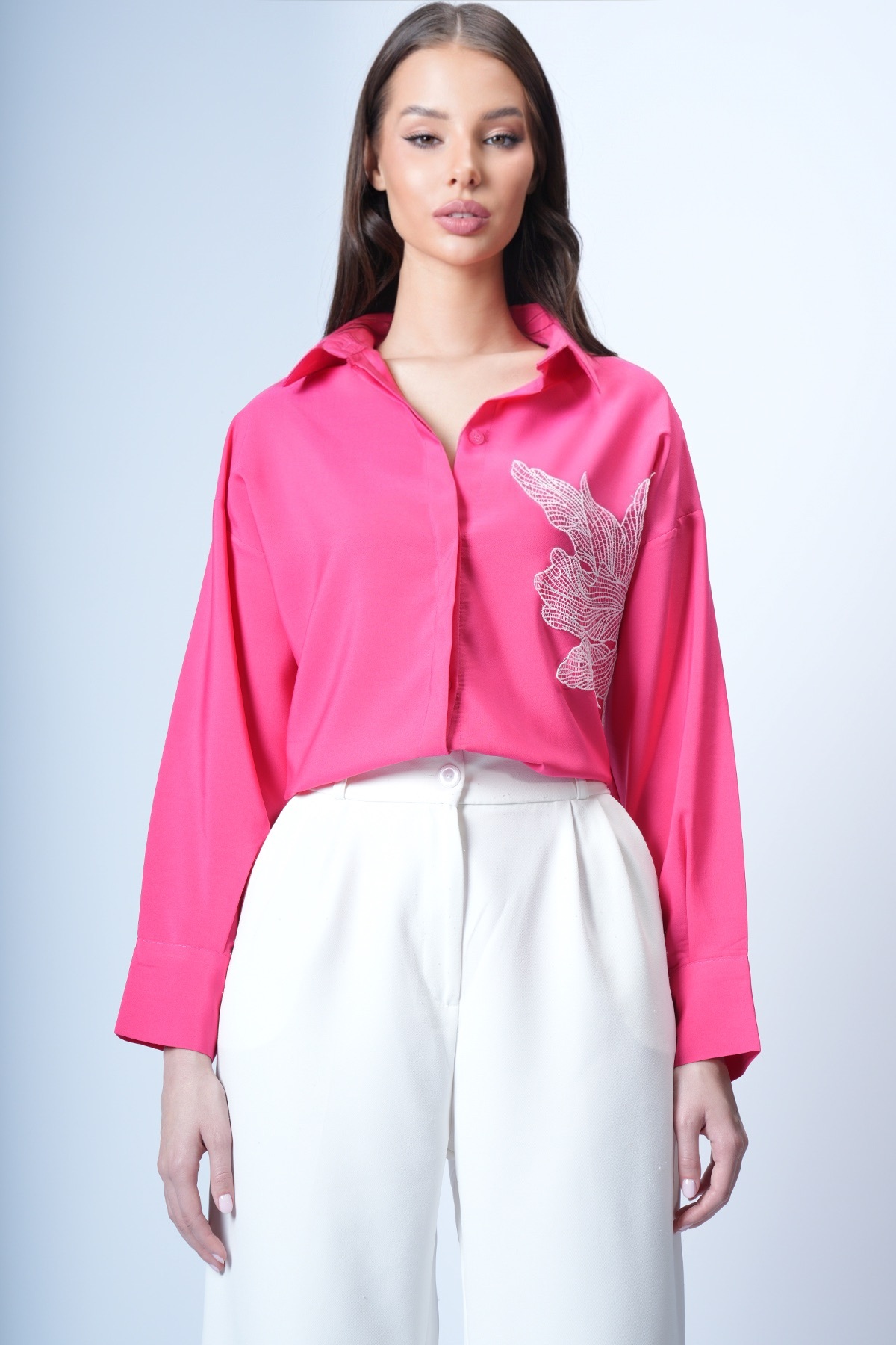 Trend Alaçatı Stili  Fuşya Çiçek Nakışlı Oversize Dokuma Gömlek ALC-X12651 - Görsel 2