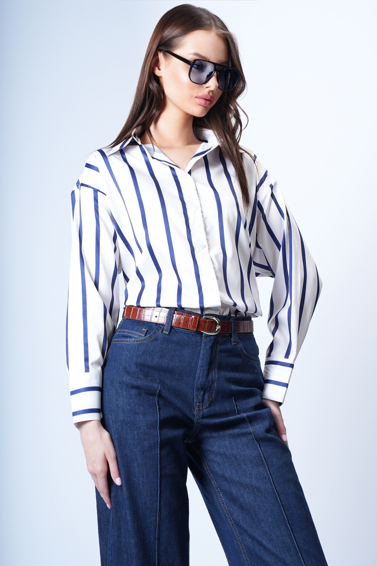 Trend Alaçatı Stili  Kadın Lacivert-Çizgili Geniş Manşetli Çizgili Saten Gömlek ALC-X14968 - Görsel 6