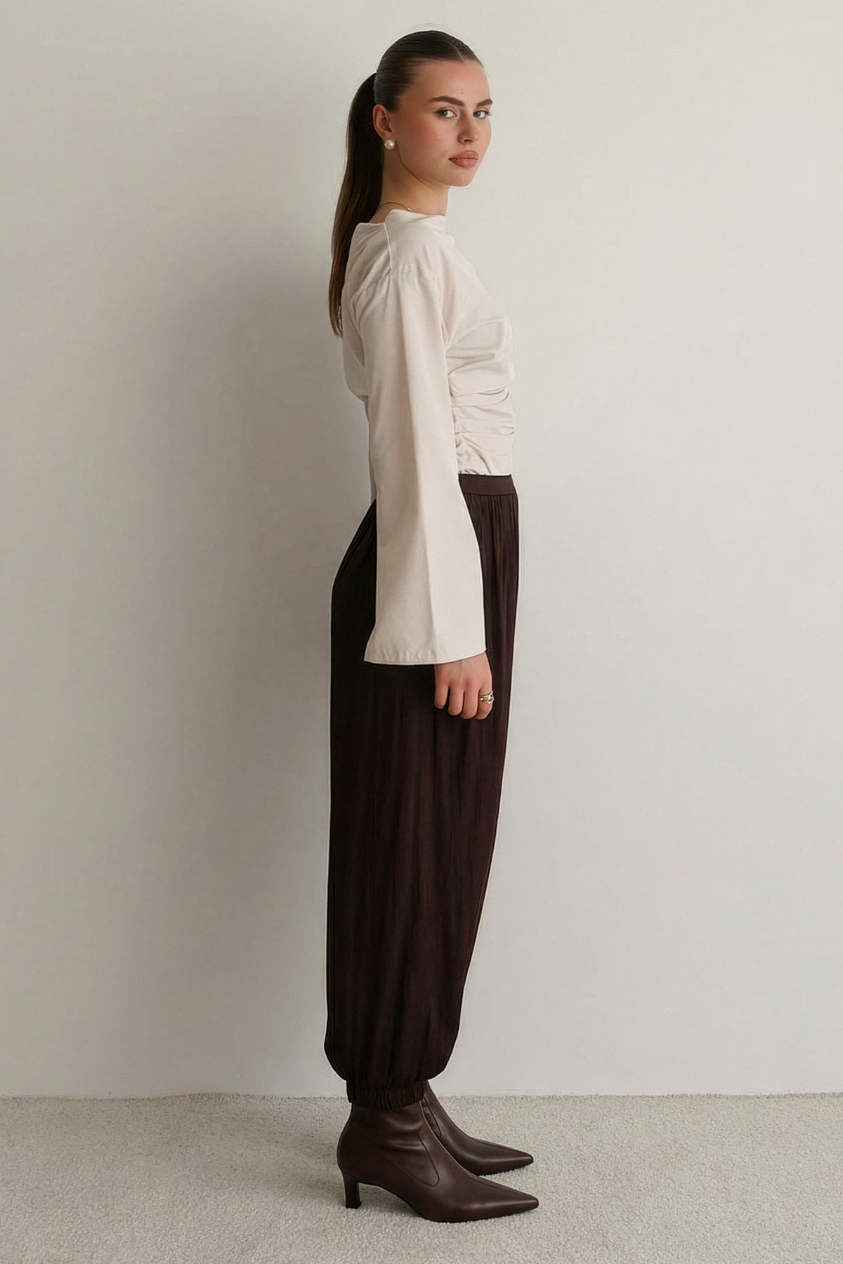 Trendyolmilla  Kahverengi Saten Crushlı Şalvar Pantolon TWOSS26PL00018 - Görsel 7