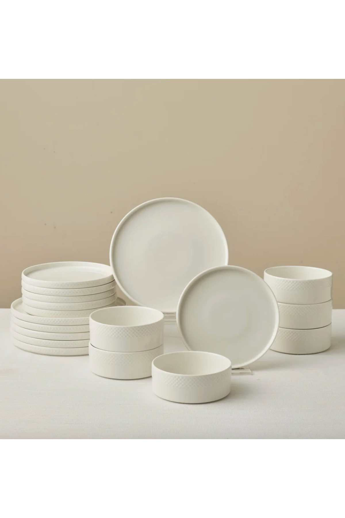 Karaca Salvare Diamond 18-dielna Bone China-Geschirrset für 6 Personen, weiß