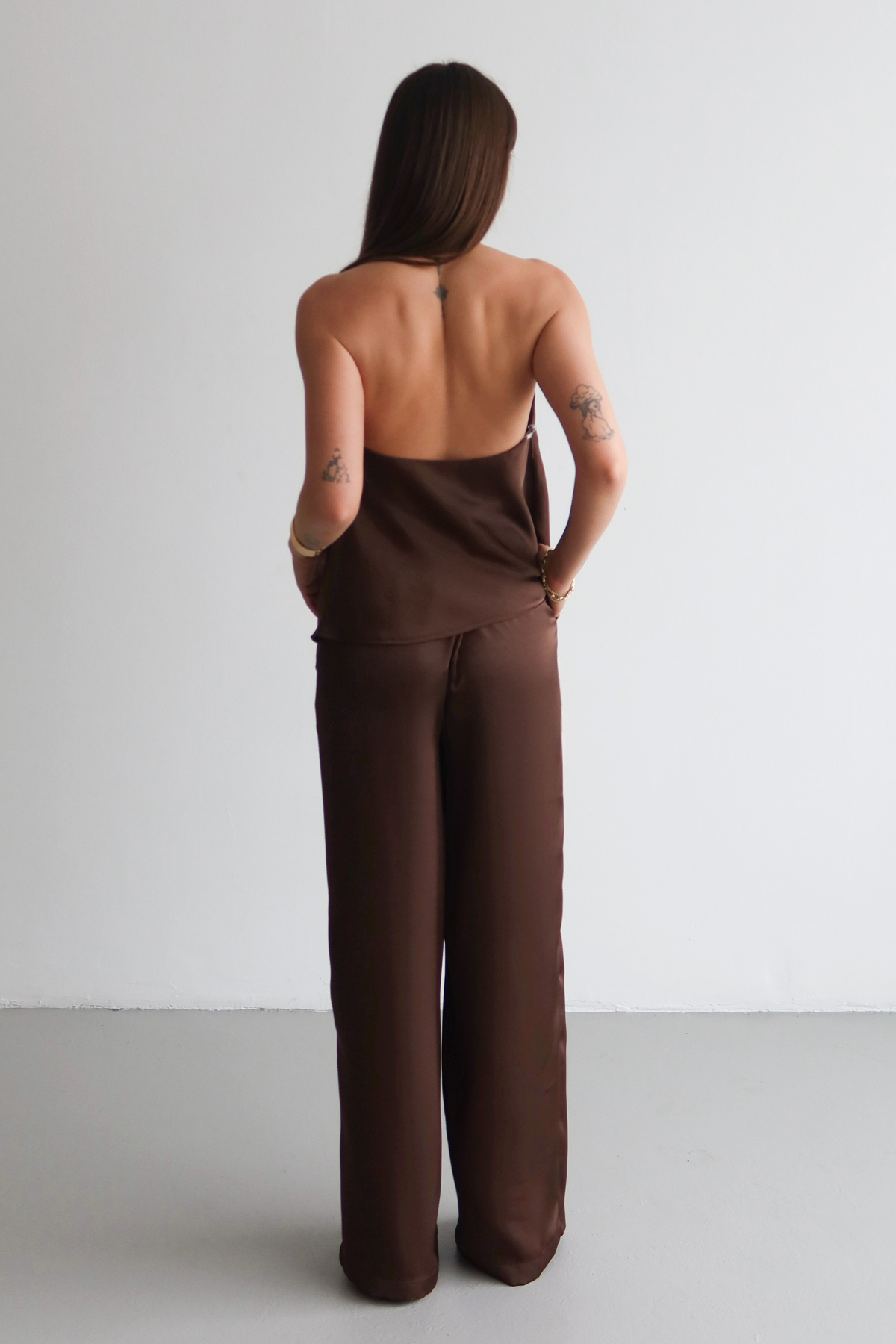 Trendyolmilla  Kahverengi Degaje Yaka Asimetrik Kesim Saten Bluz Pantolon Party Alt - Üst Takım TPRAW26AU00005 - Görsel 6