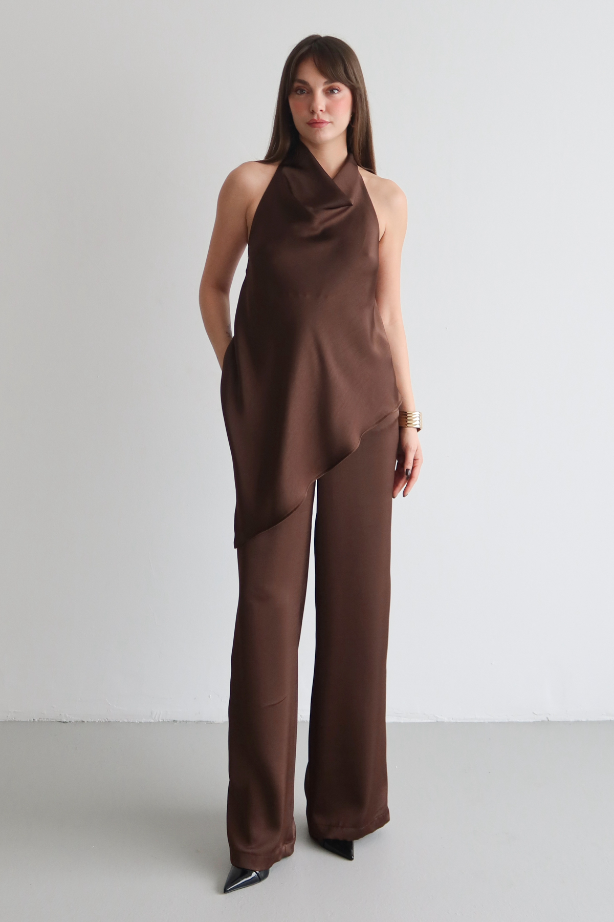 Trendyolmilla  Kahverengi Degaje Yaka Asimetrik Kesim Saten Bluz Pantolon Party Alt - Üst Takım TPRAW26AU00005