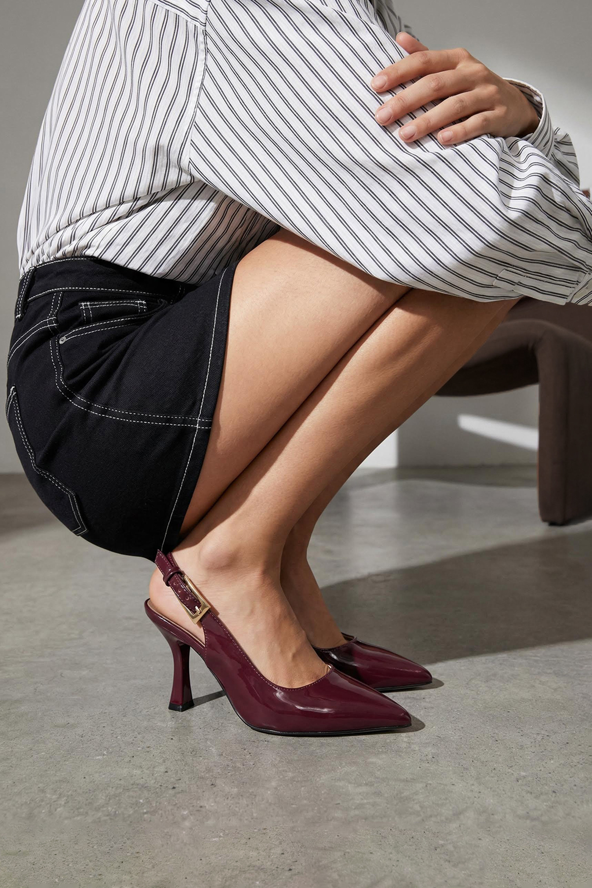 TRENDYOL SHOES Bordowe buty damskie z ostrym noskiem, otwartą piętą i cienkim...