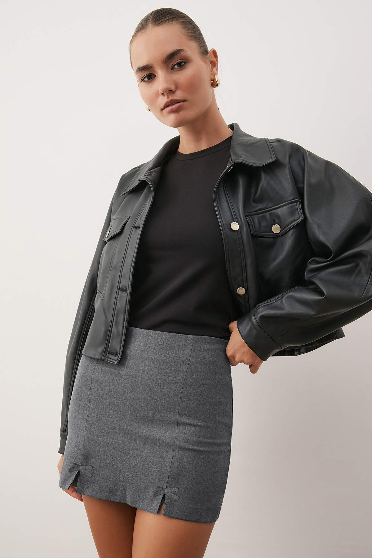 Trendyolmilla  Gri Fiyonk Detaylı Yırtmaçlı Mini Dokuma Şort Etek TWOAW25SR00021 - Görsel 5