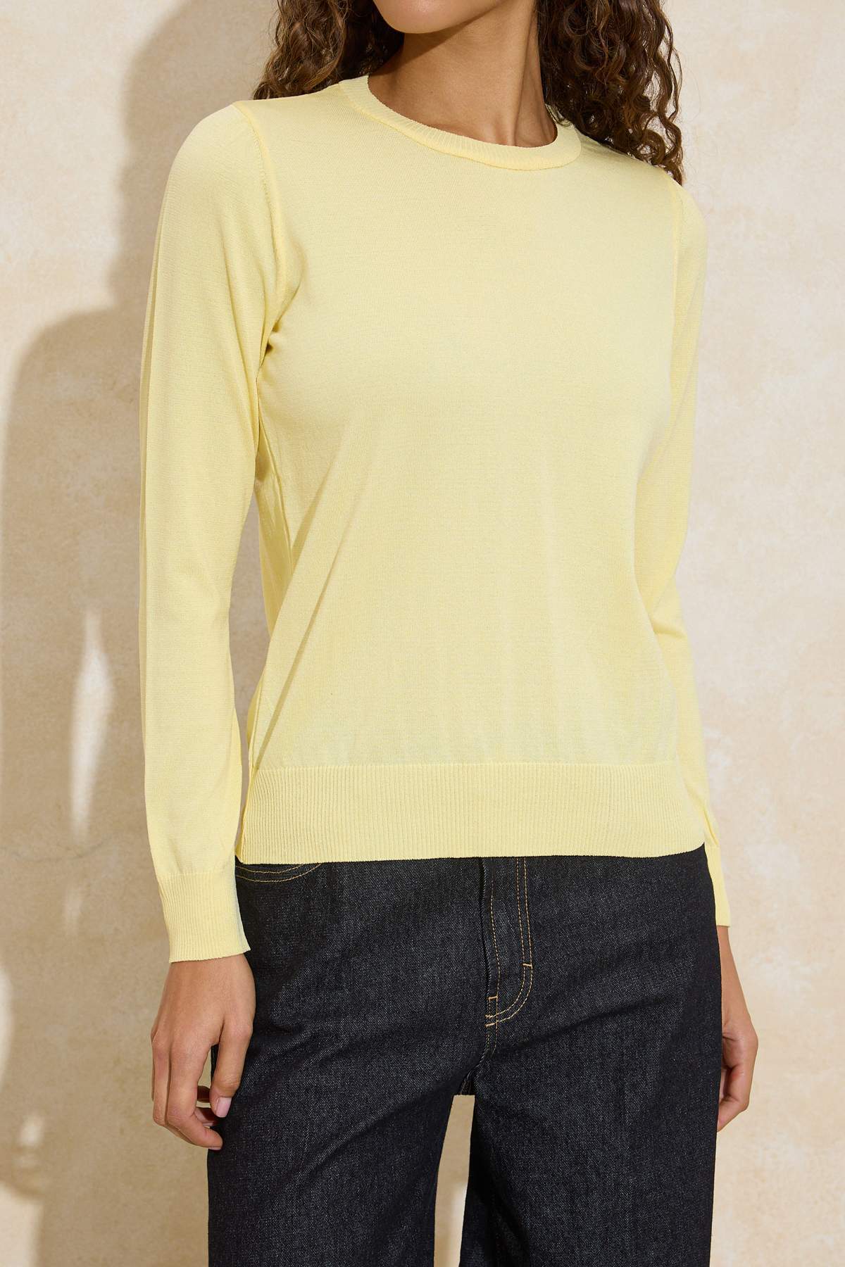 Trendyolmilla  Wardrobe Essentials Sarı Merserize Görünümlü İnce Basic Triko Kazak | TWOAW26KZ00081 - Görsel 3