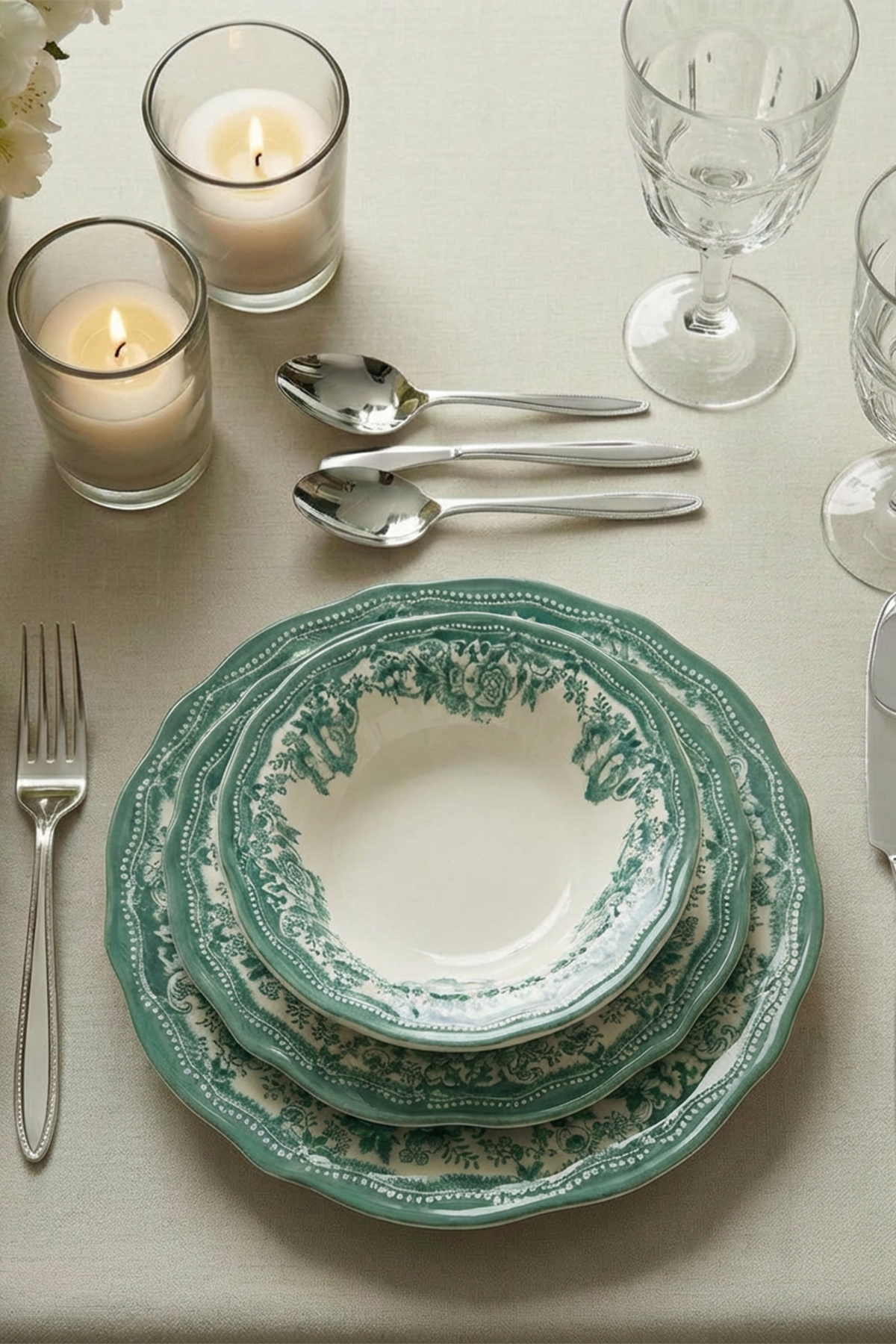 TRENDYOLMİLLA HOME 2-Personen-Geschirrset aus Porzellan mit Vintage-Blumenmus...