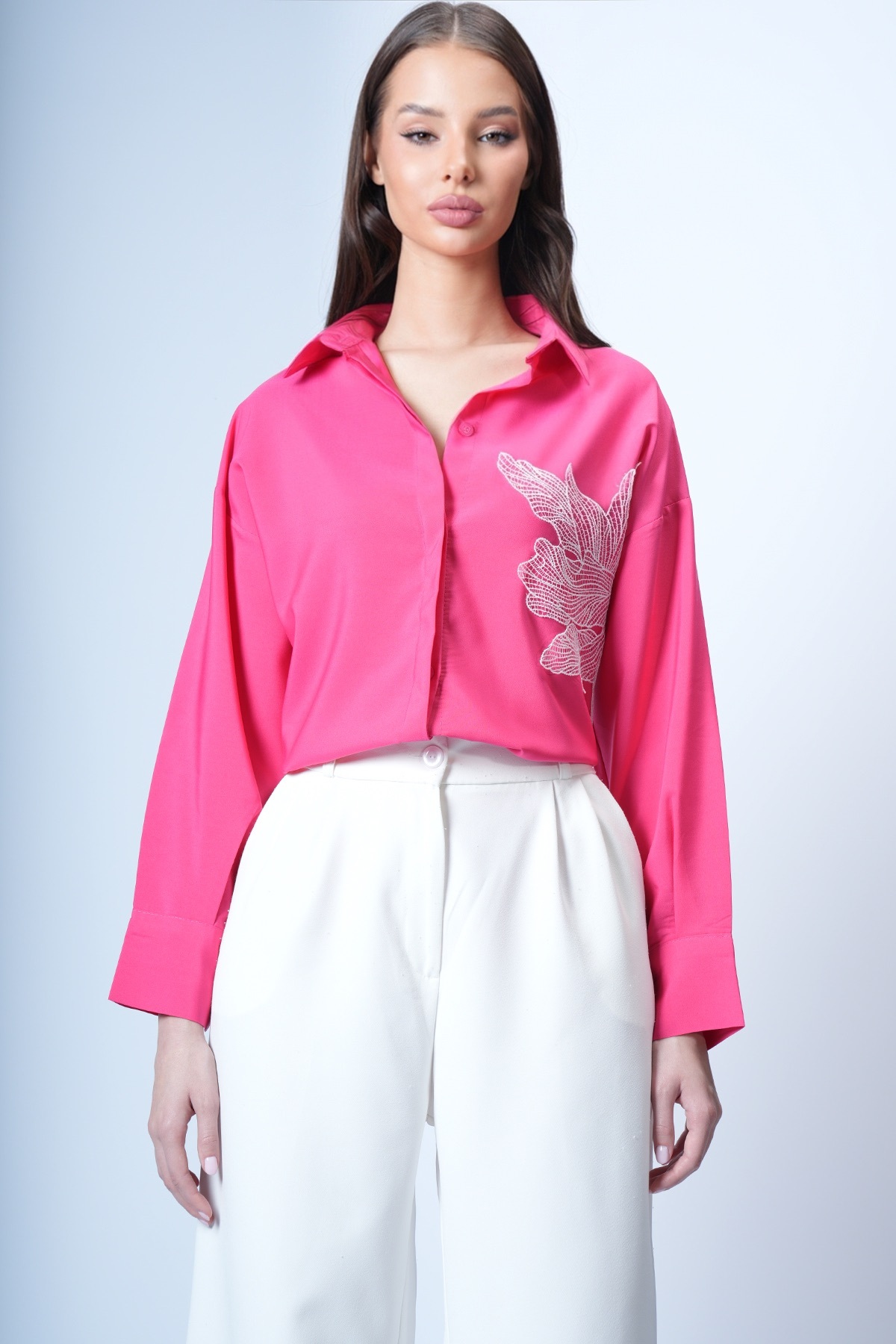 Trend Alaçatı Stili  Fuşya Çiçek Nakışlı Oversize Dokuma Gömlek ALC-X12651 - Görsel 6