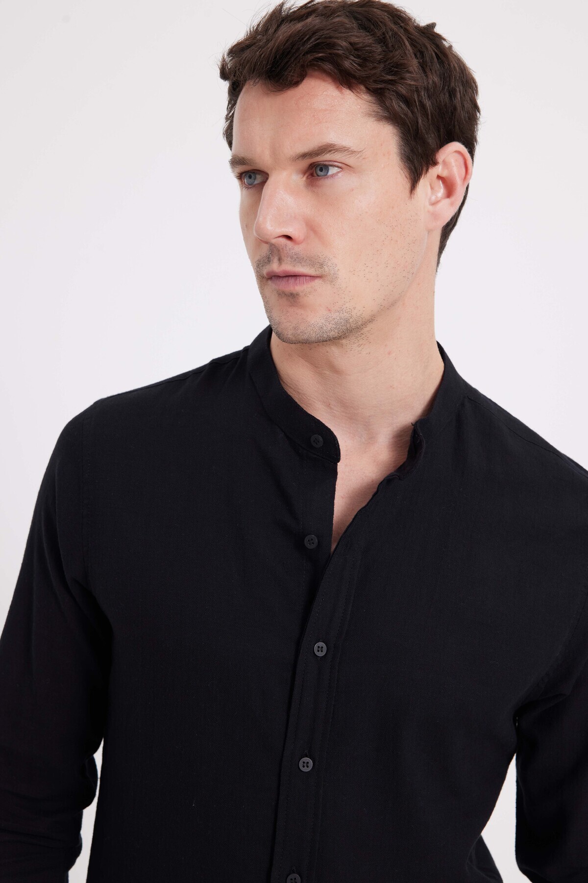 Tudors  Erkek Slim Fit Dar Kesim Uzun Kollu %100 Pamuk Keten Doku Hakim Yaka Siyah Gömlek