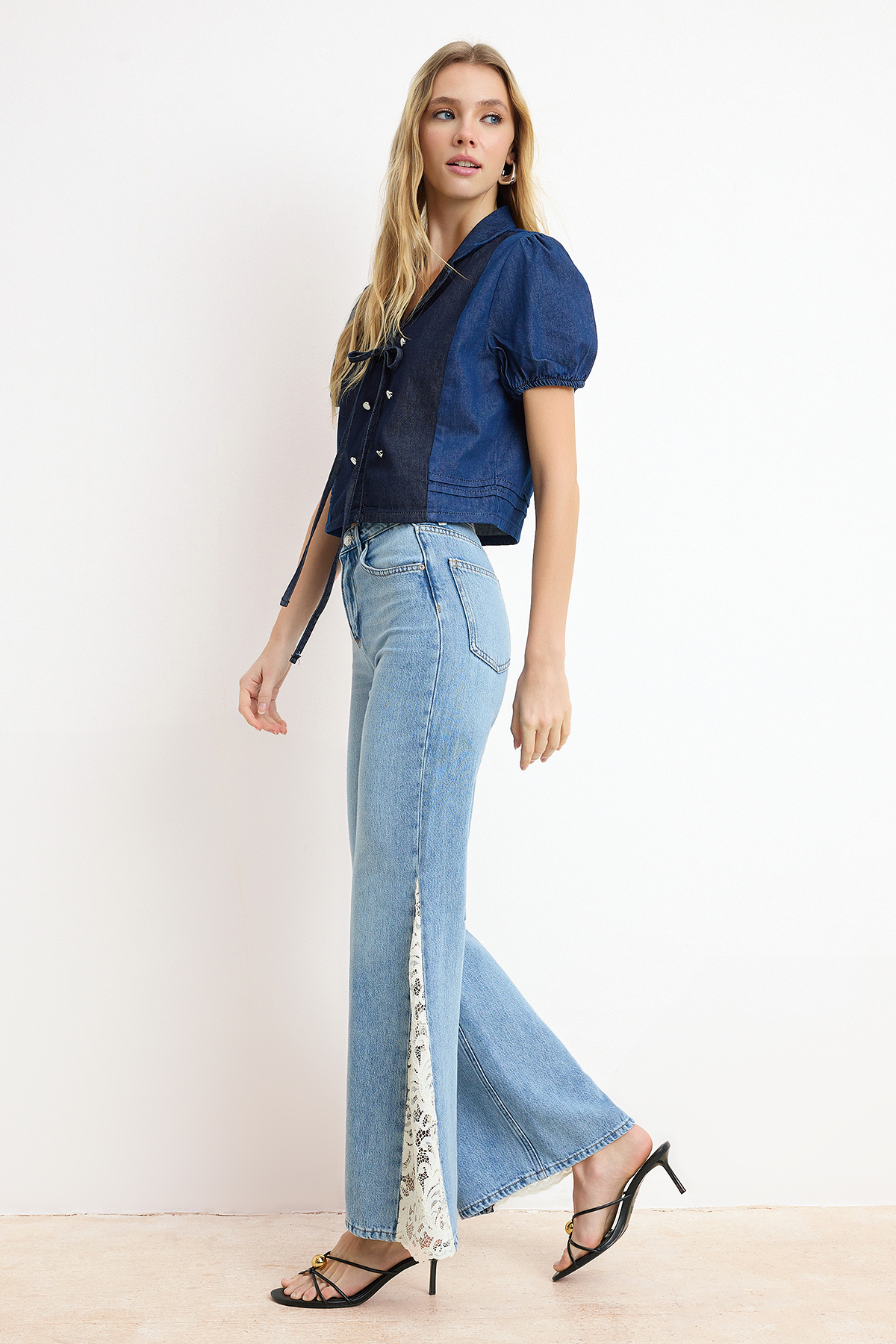 Trendyolmilla  Nasiba Hafiz x Trendyol Collection Mavi Wide Leg Dantel Tencel Karışımlı Jeans TWOSS26JE00157 - Görsel 2