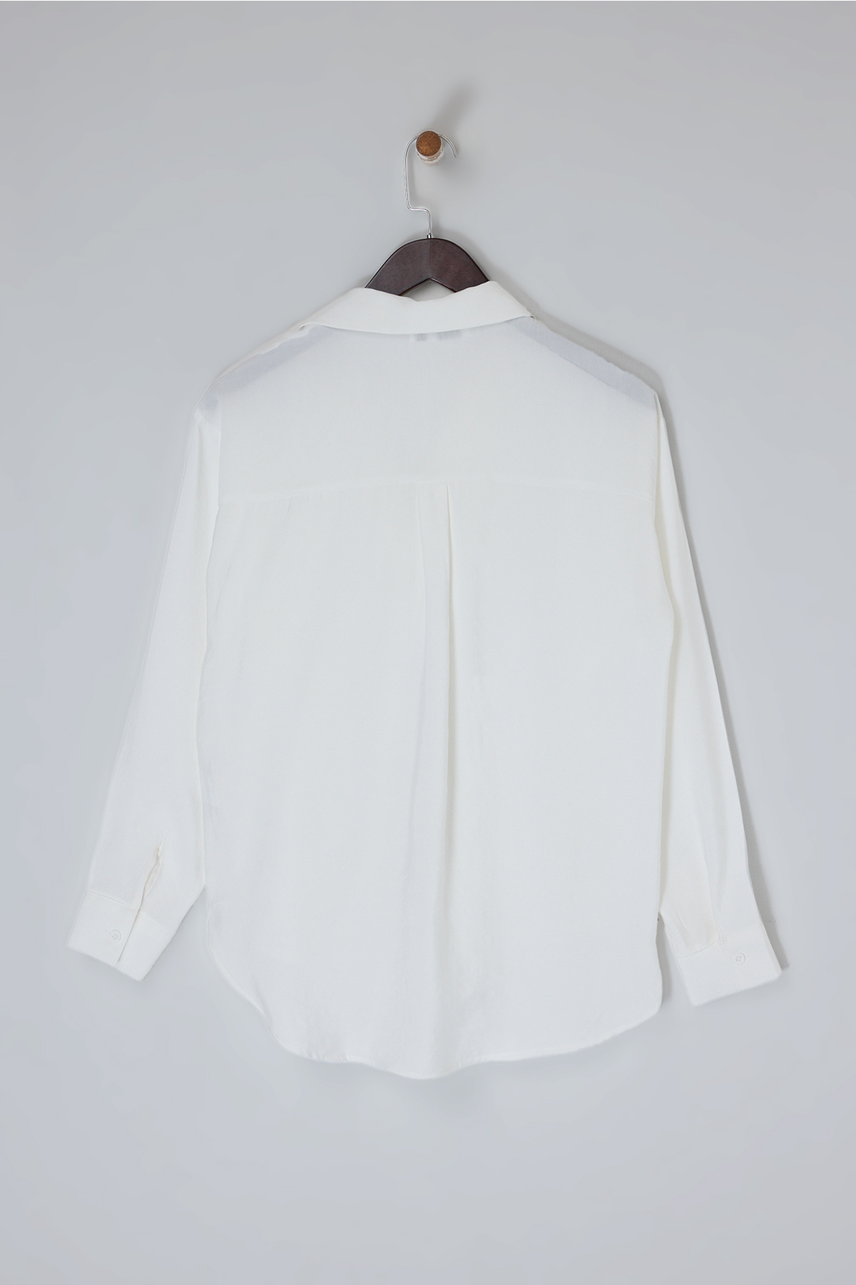 Trendyolmilla  Beyaz V Yaka Gömlek TDRSS26GO00003 - Görsel 5