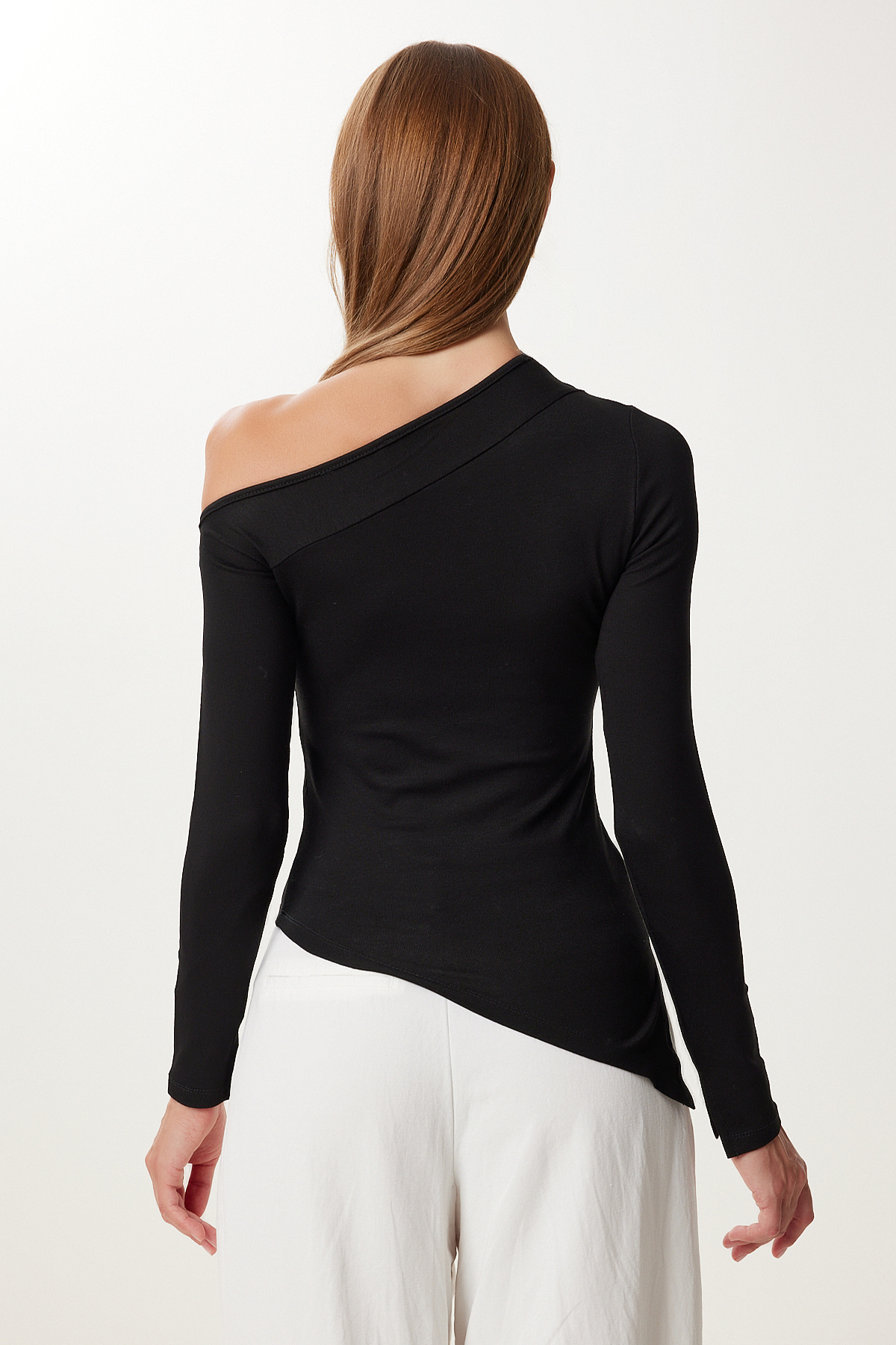 Happiness İstanbul  Kadın Siyah Asimetrik Yırtmaçlı Örme Bluz UB00427 - Görsel 5